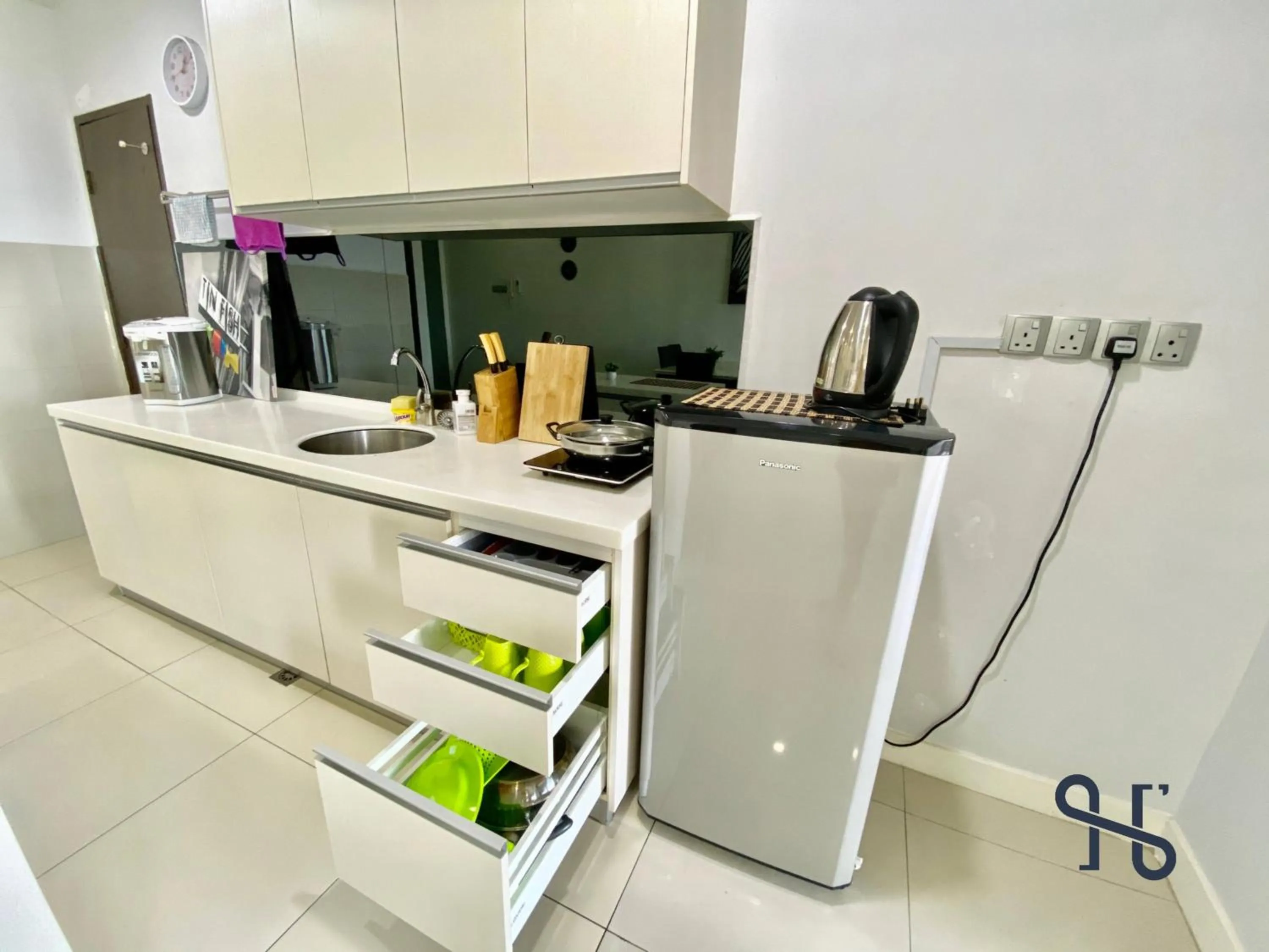 Coffee/tea facilities in Homesuite' Home at The Loft