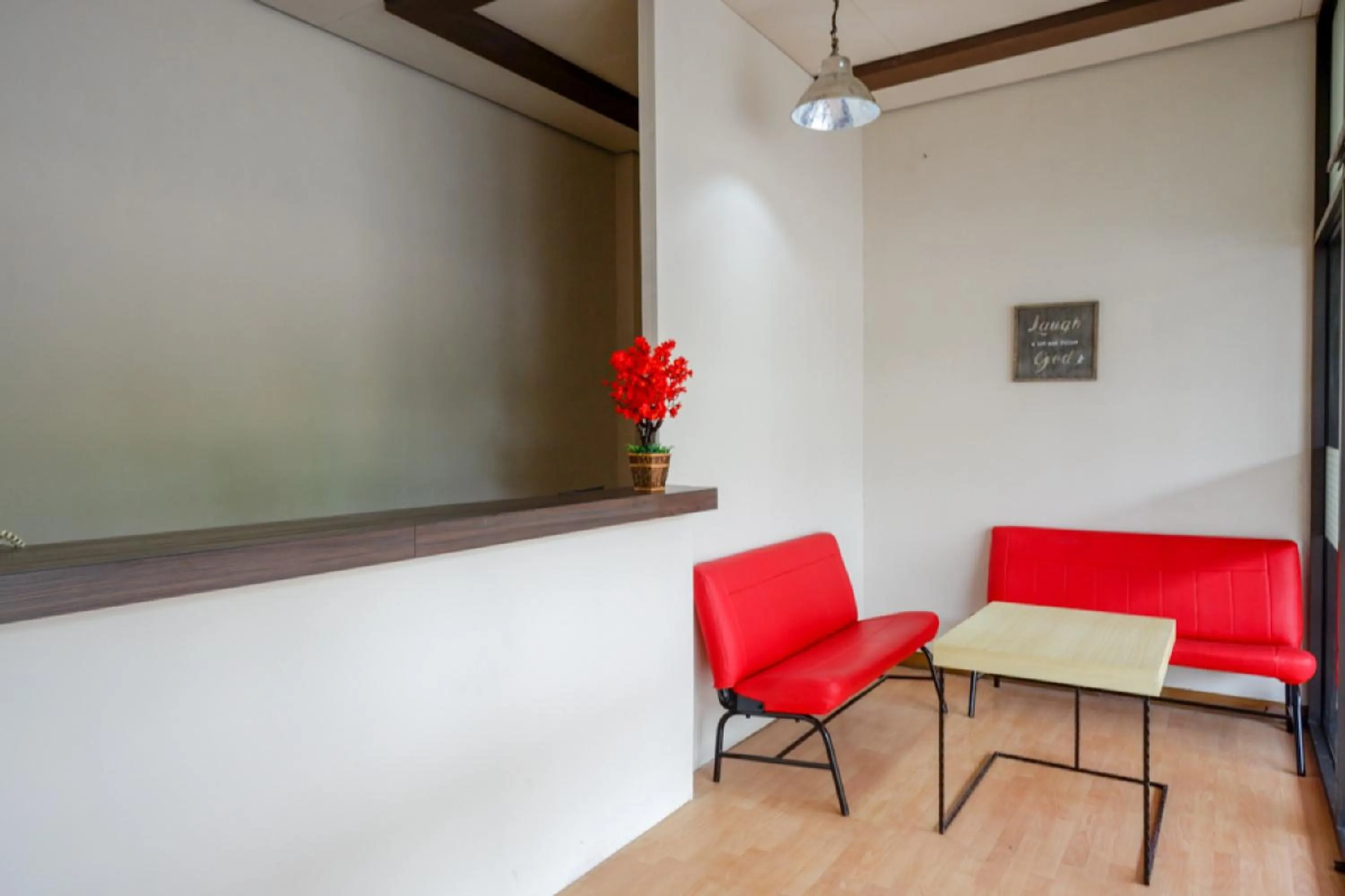 Lobby or reception in RedDoorz near Pacific Mall Tegal 2