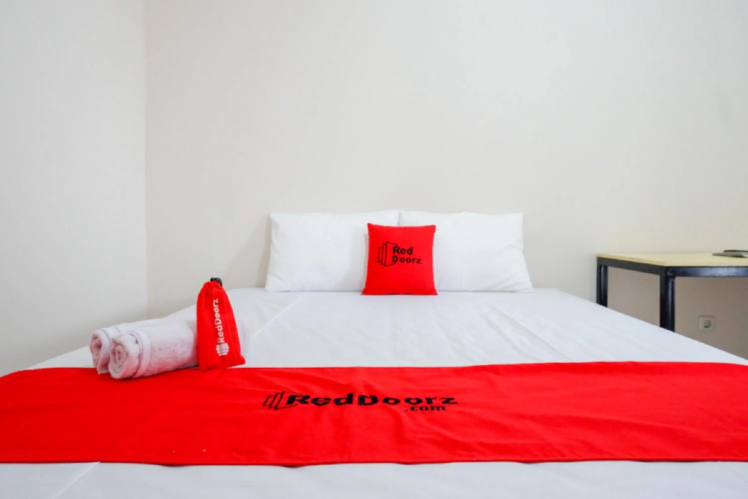 Bedroom, Bed in RedDoorz near Pacific Mall Tegal 2 Bedroom, Bed in RedDoorz near Pacific Mall Tegal 2