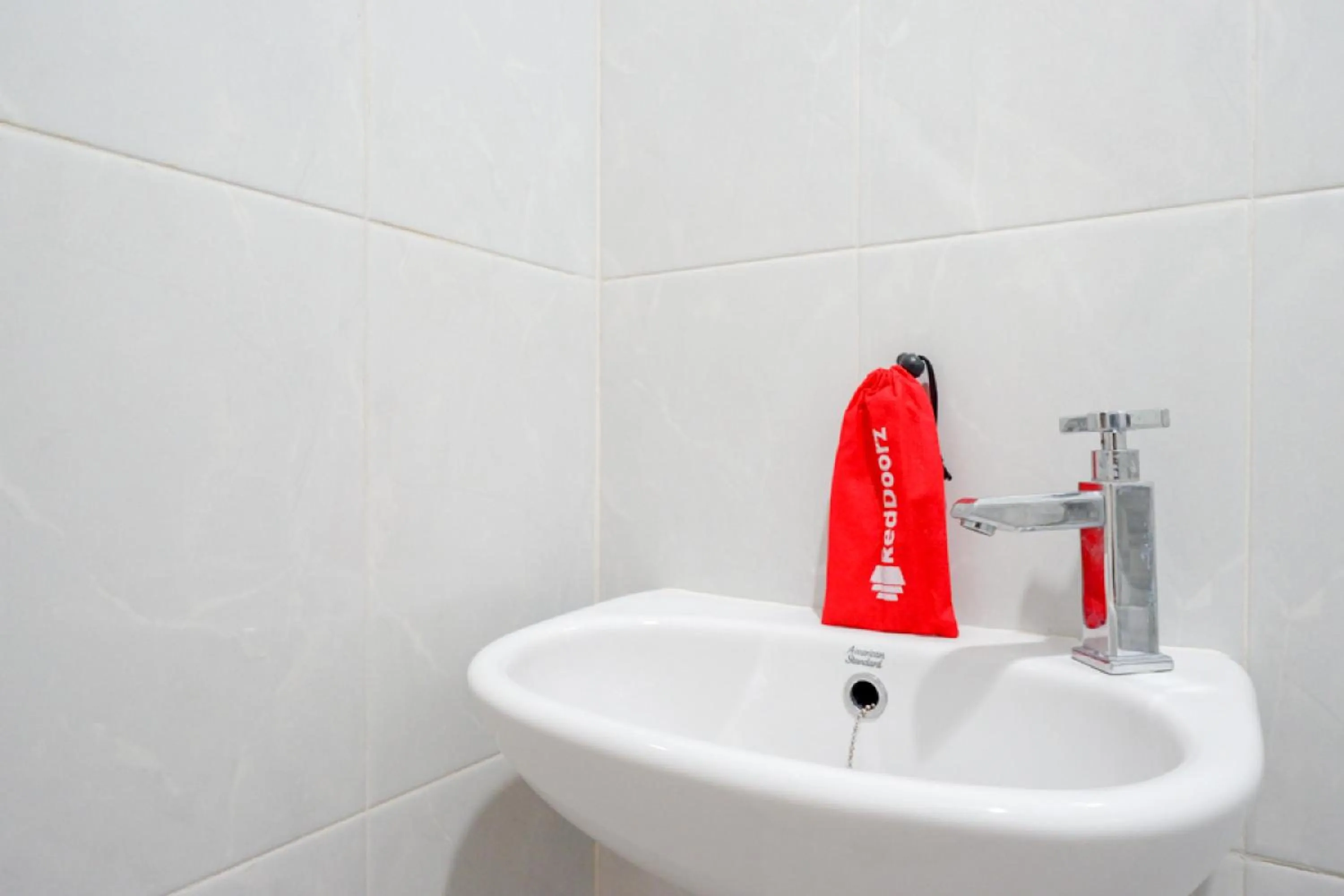 RedDoorz near Pacific Mall Tegal 2