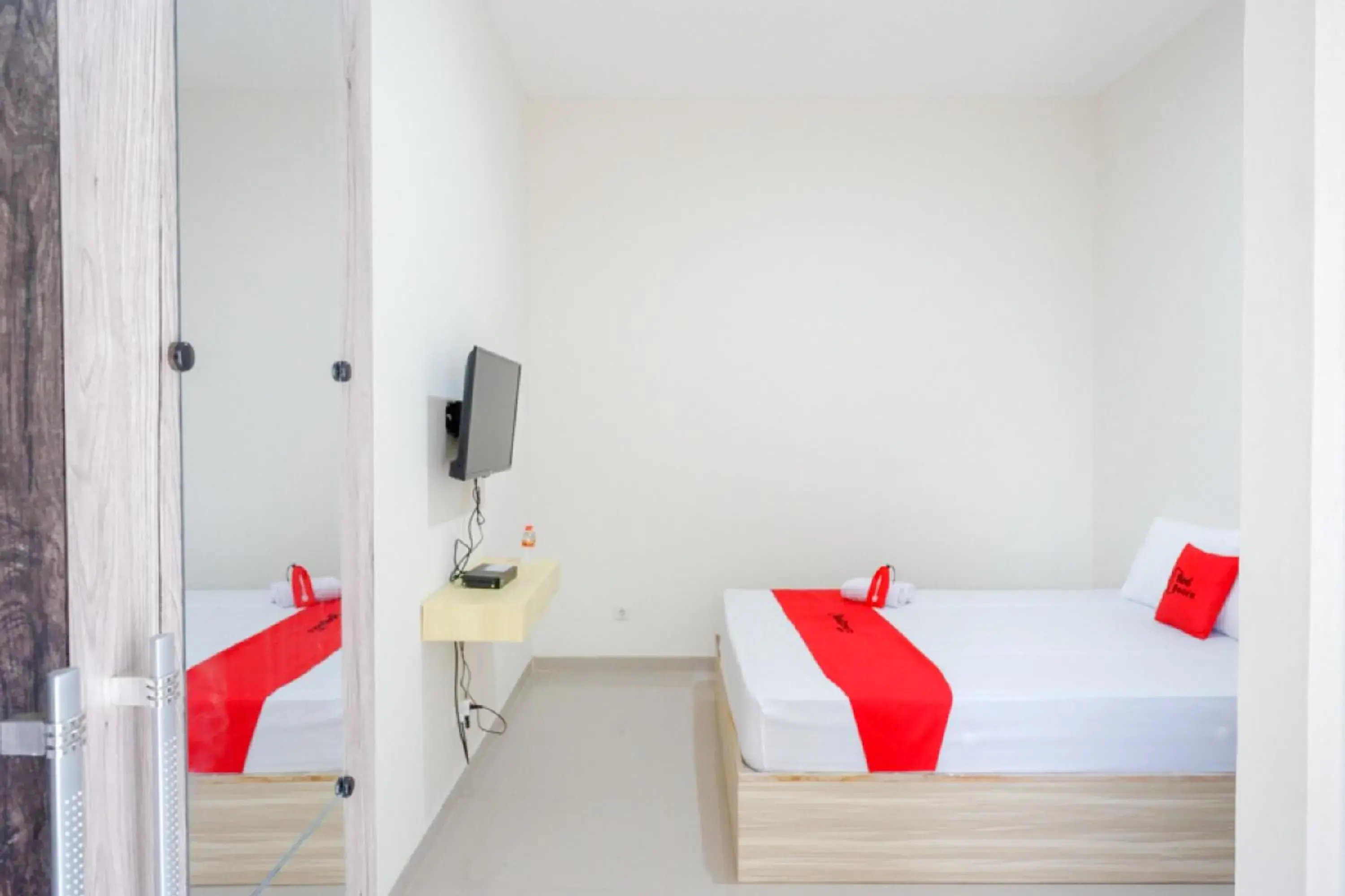 Bedroom, Bed in RedDoorz near Pacific Mall Tegal 2 Bedroom, Bed in RedDoorz near Pacific Mall Tegal 2