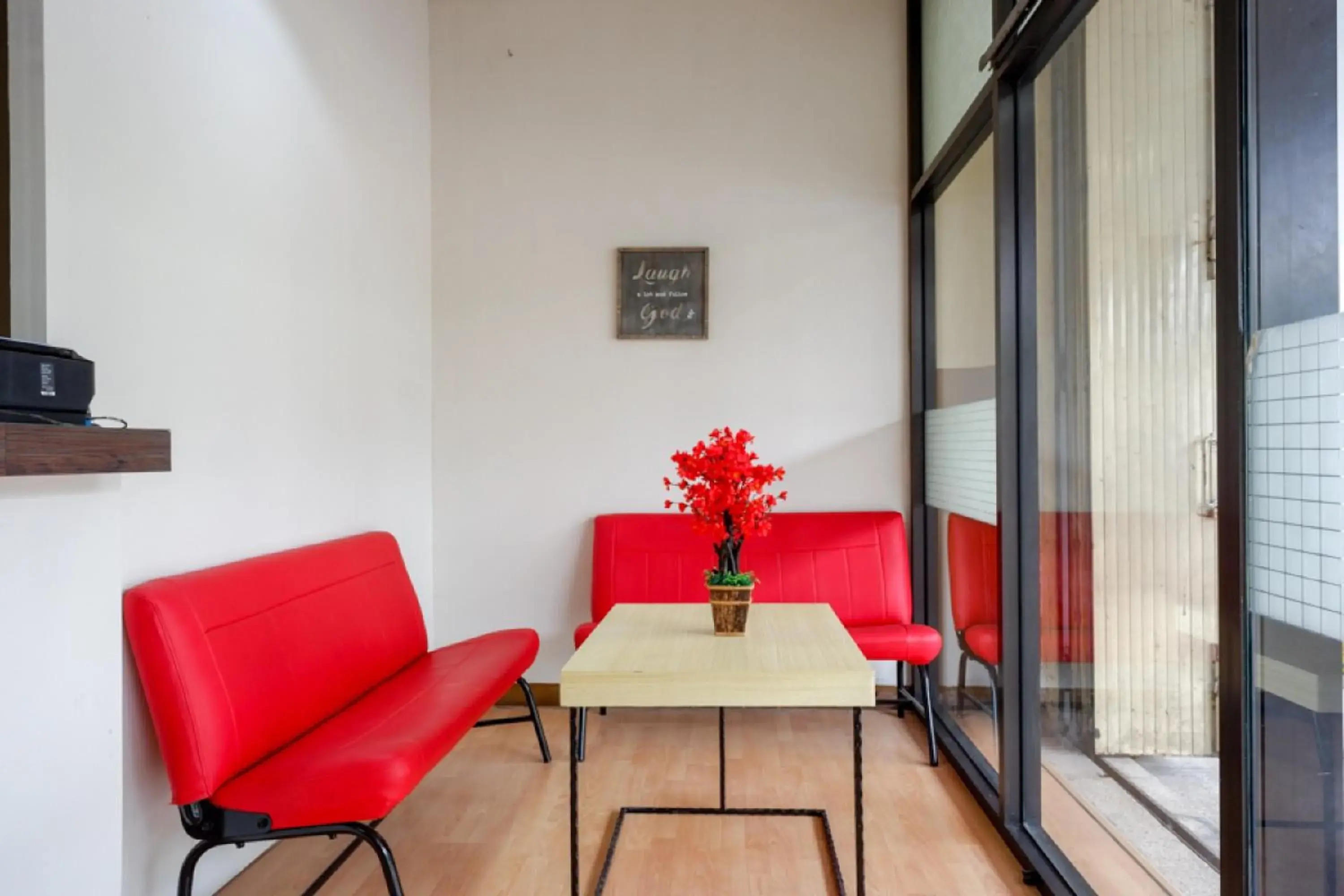 Living room in RedDoorz near Pacific Mall Tegal 2 Living room in RedDoorz near Pacific Mall Tegal 2