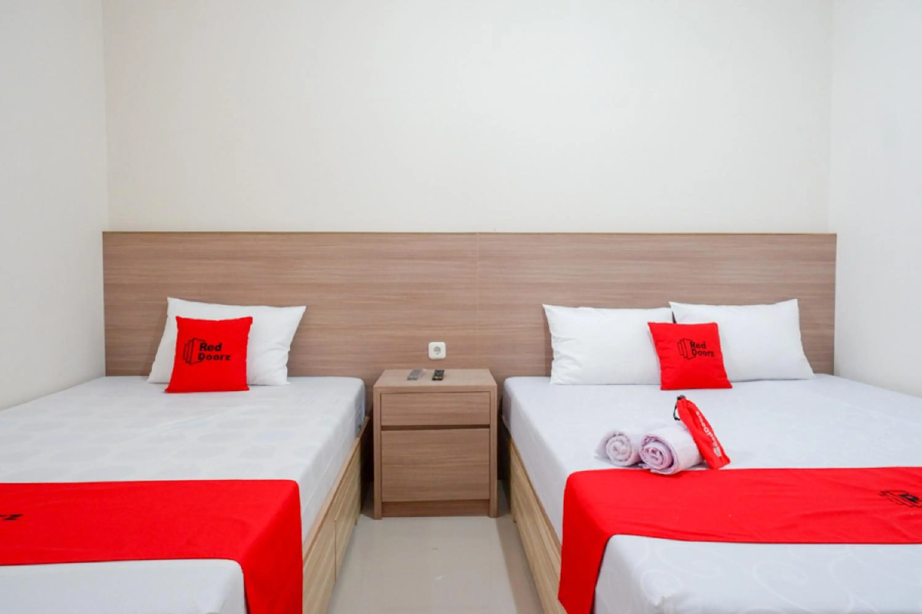 Bedroom, Bed in RedDoorz near Pacific Mall Tegal 2