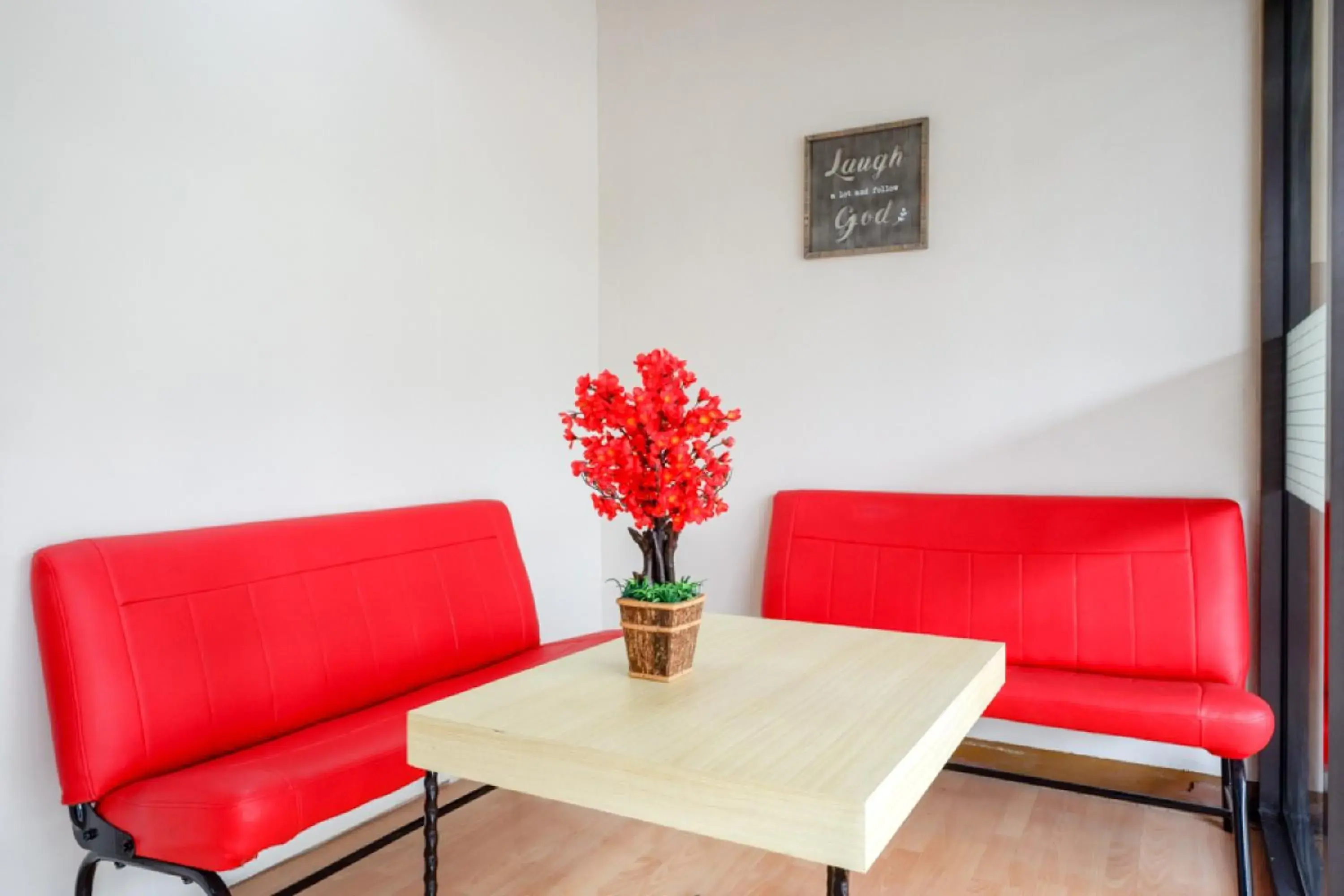 Living room in RedDoorz near Pacific Mall Tegal 2 Living room in RedDoorz near Pacific Mall Tegal 2