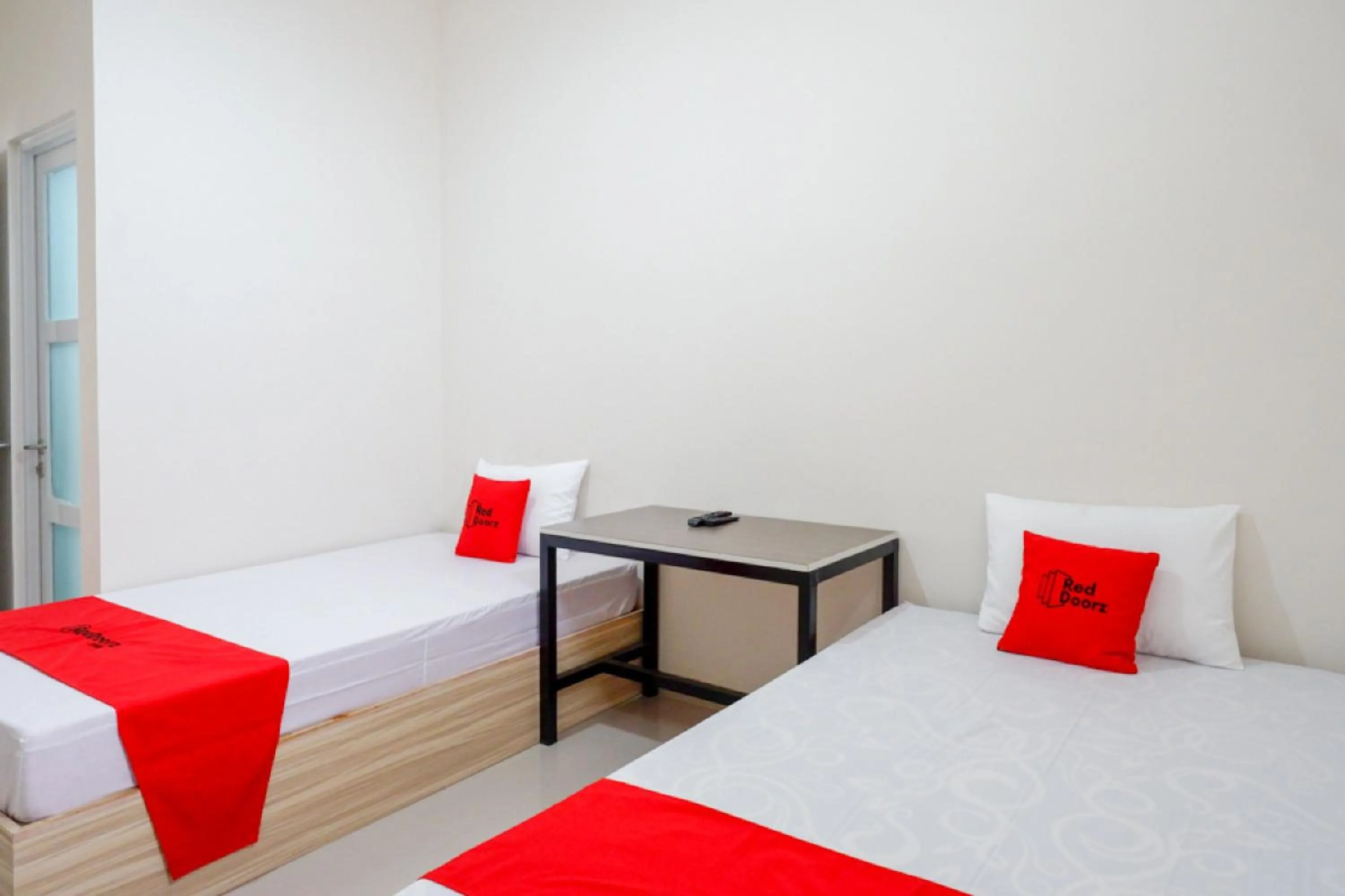 Bedroom, Bed in RedDoorz near Pacific Mall Tegal 2