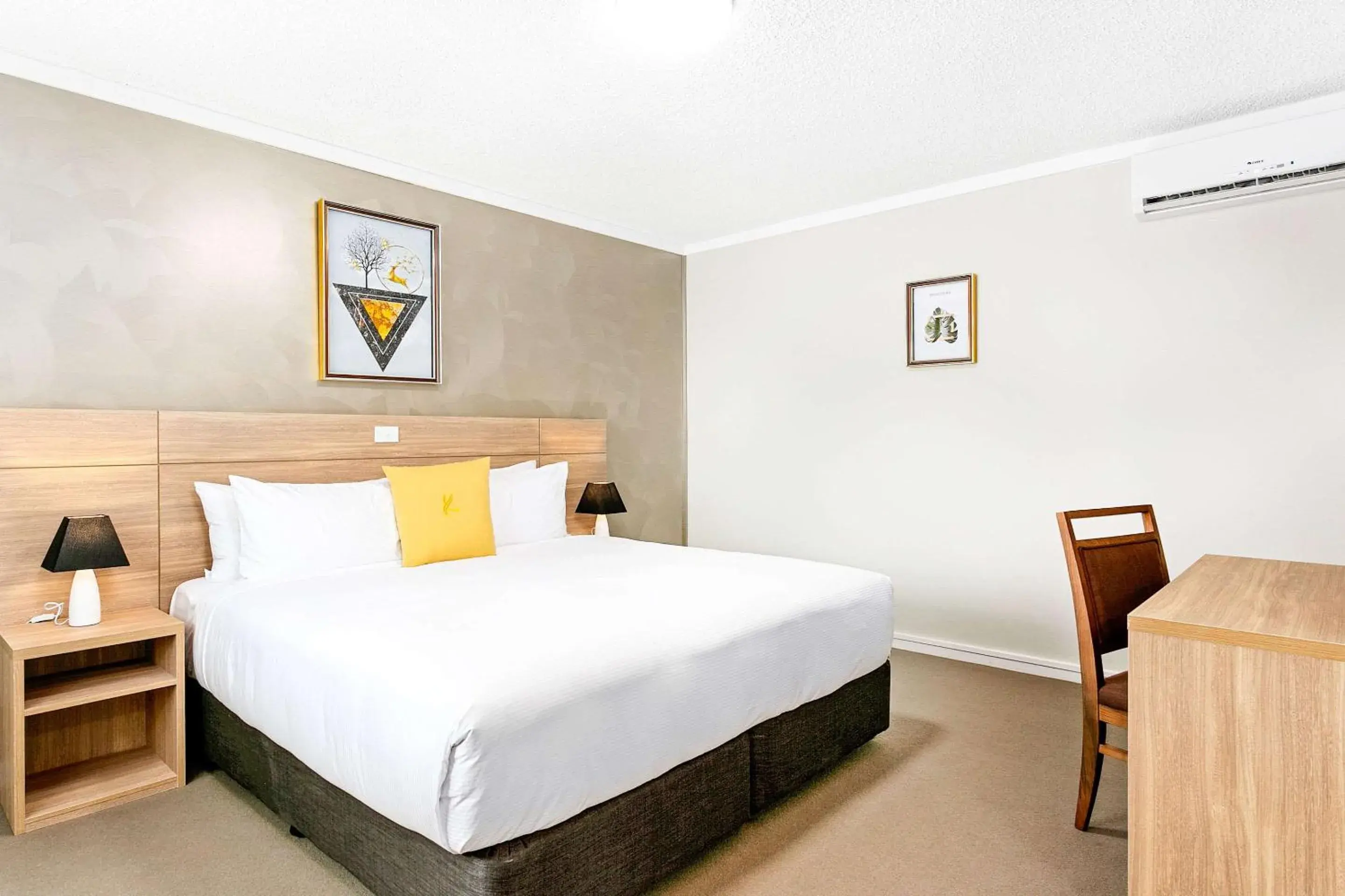 Bedroom, Bed in Quality Inn Sunshine Haberfield Bedroom, Bed in Quality Inn Sunshine Haberfield