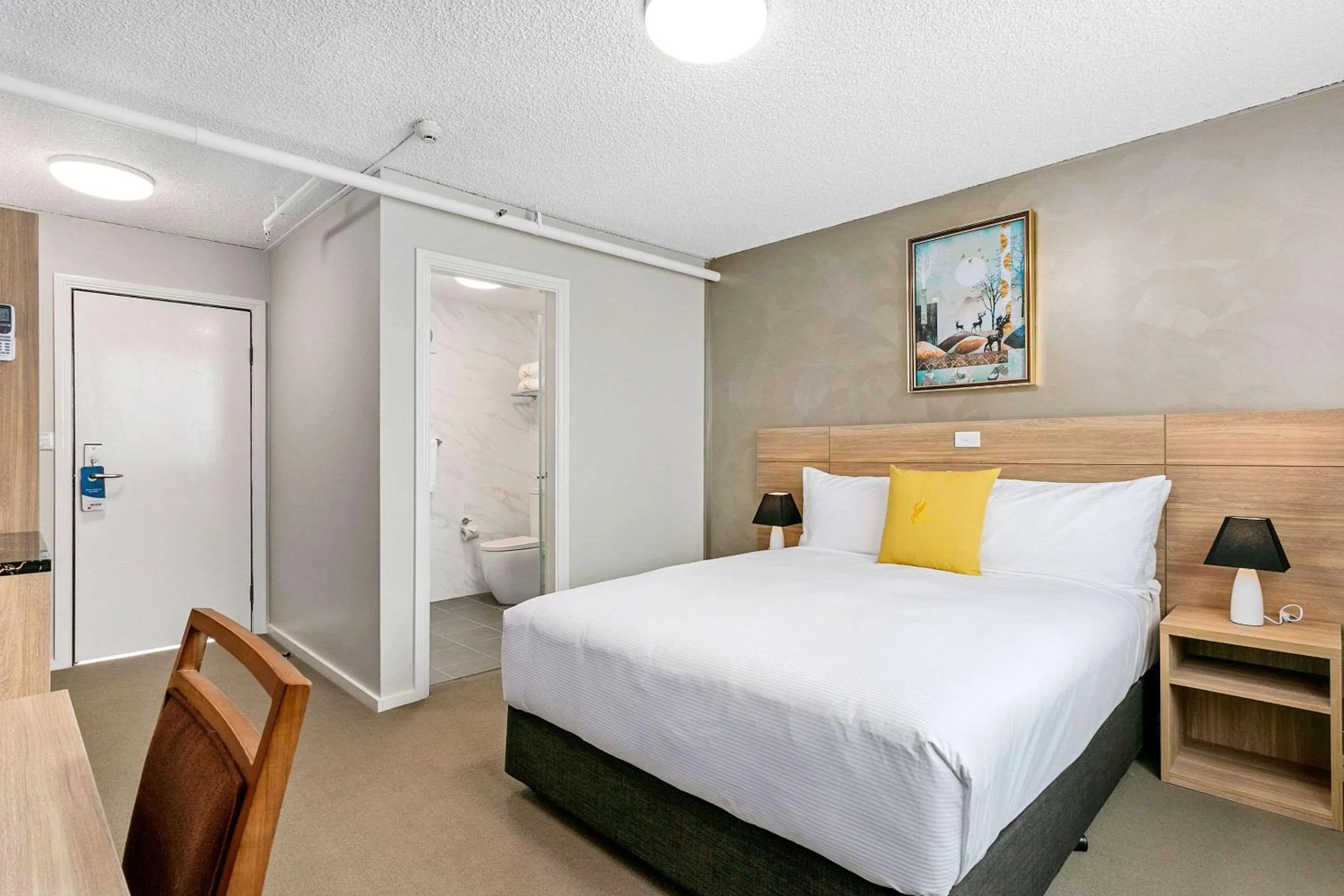 Bedroom, Bed in Quality Inn Sunshine Haberfield