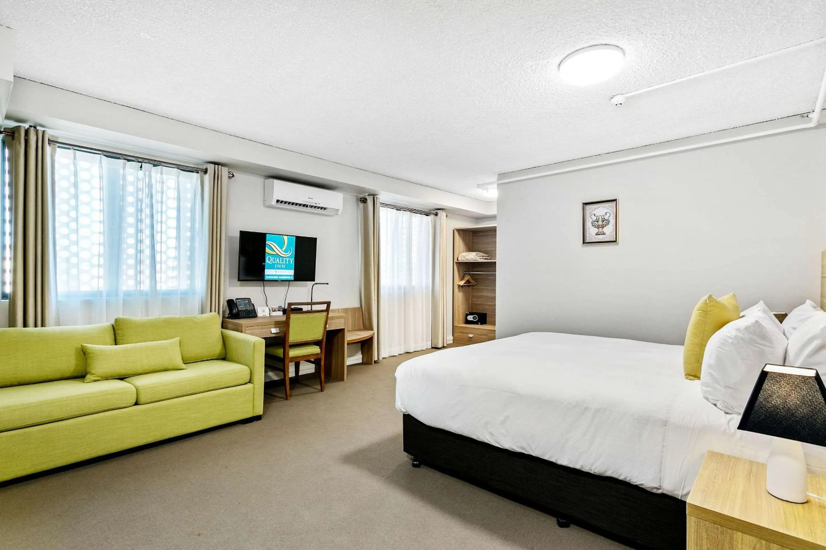 Bedroom, Bed in Quality Inn Sunshine Haberfield
