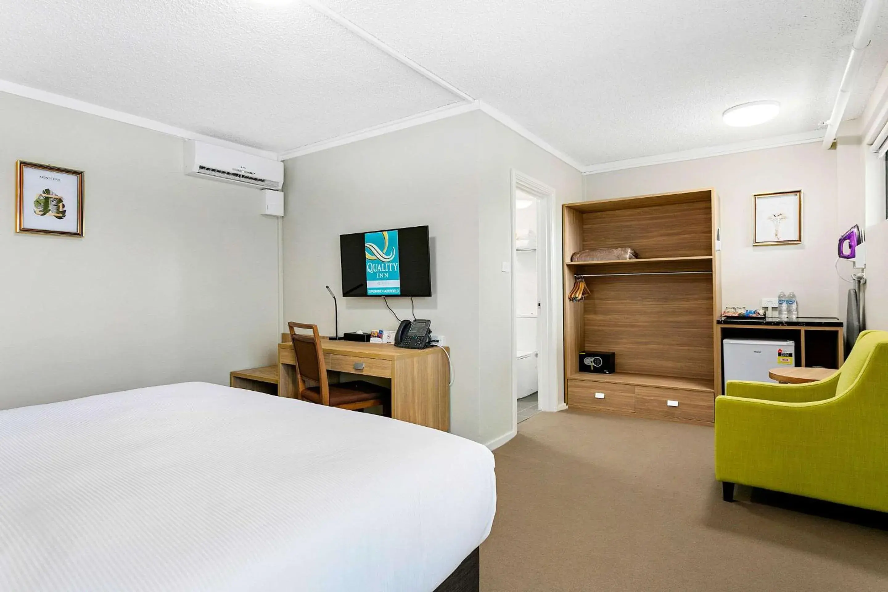 Bedroom, Bed in Quality Inn Sunshine Haberfield Bedroom, Bed in Quality Inn Sunshine Haberfield