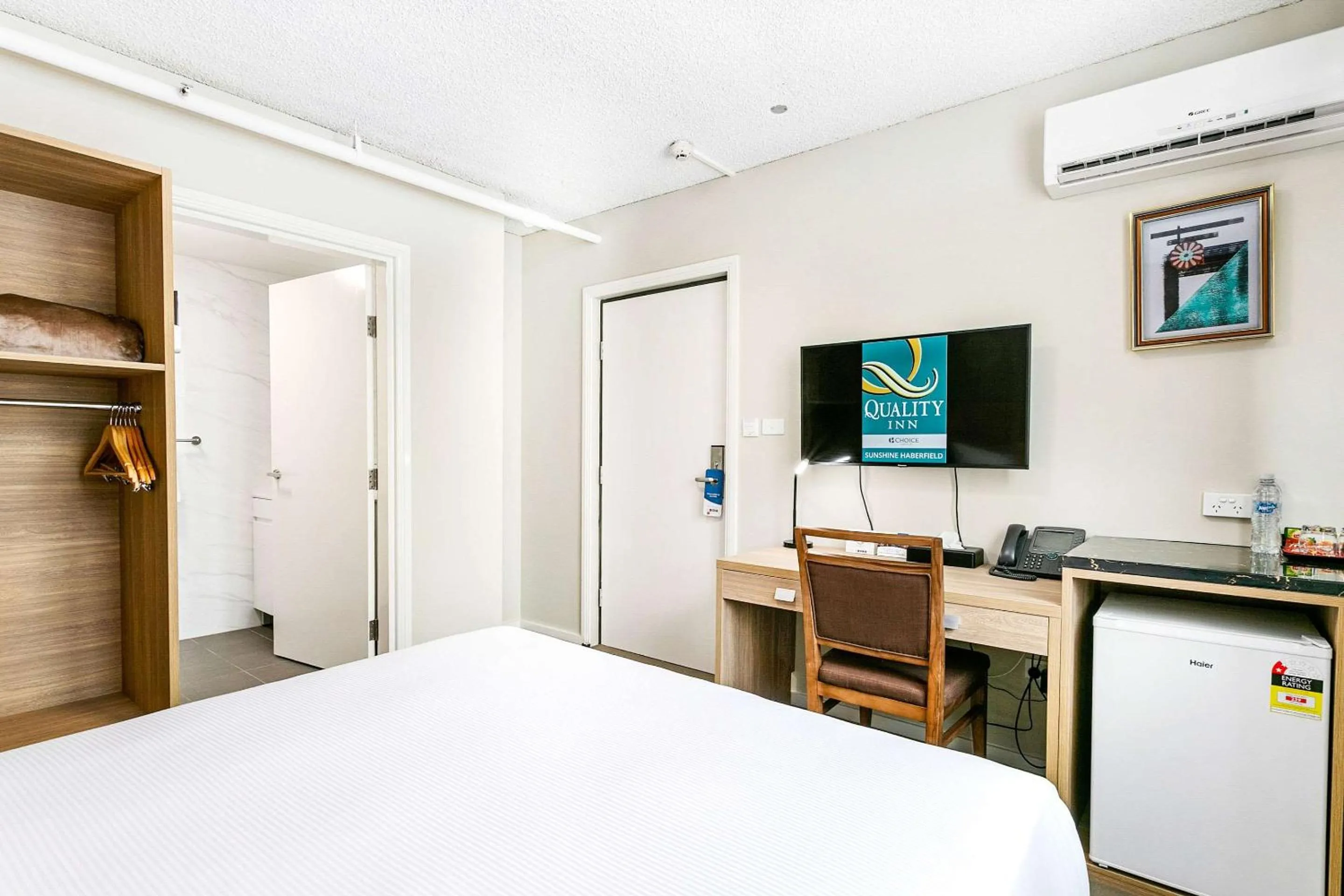 Bedroom, Bed in Quality Inn Sunshine Haberfield