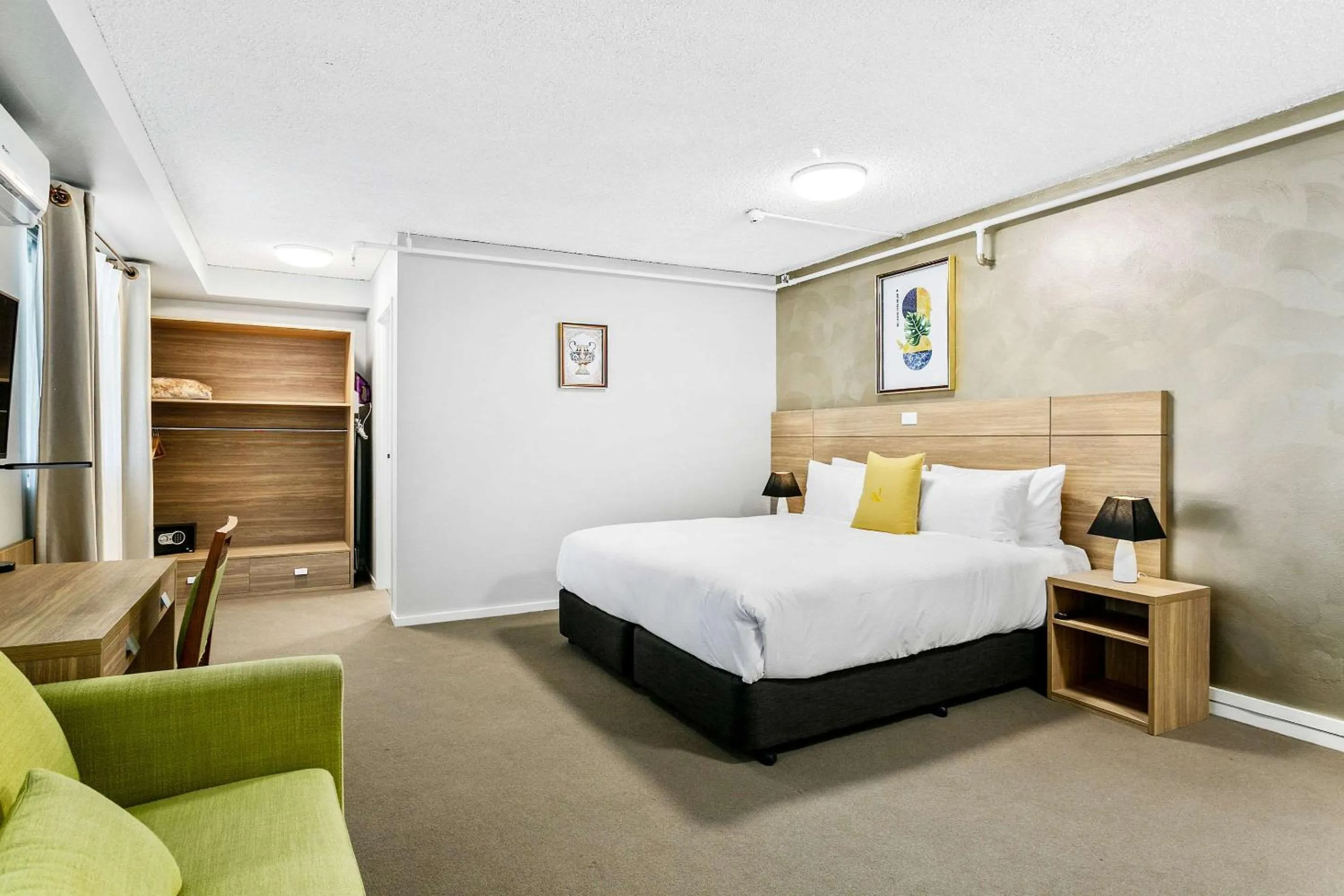 Bedroom, Bed in Quality Inn Sunshine Haberfield