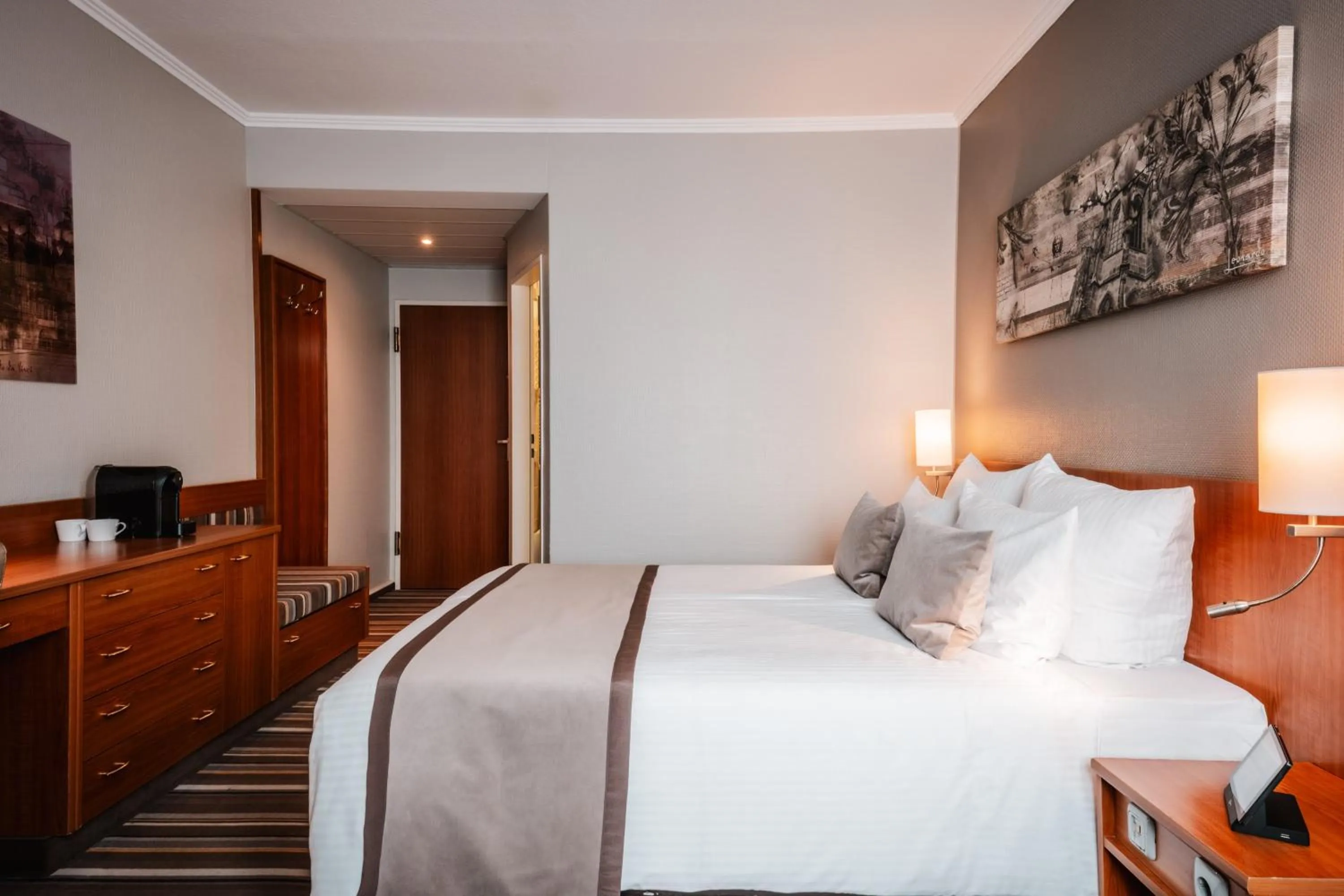 Photo of the whole room, Bed in Leonardo Hotel Aachen