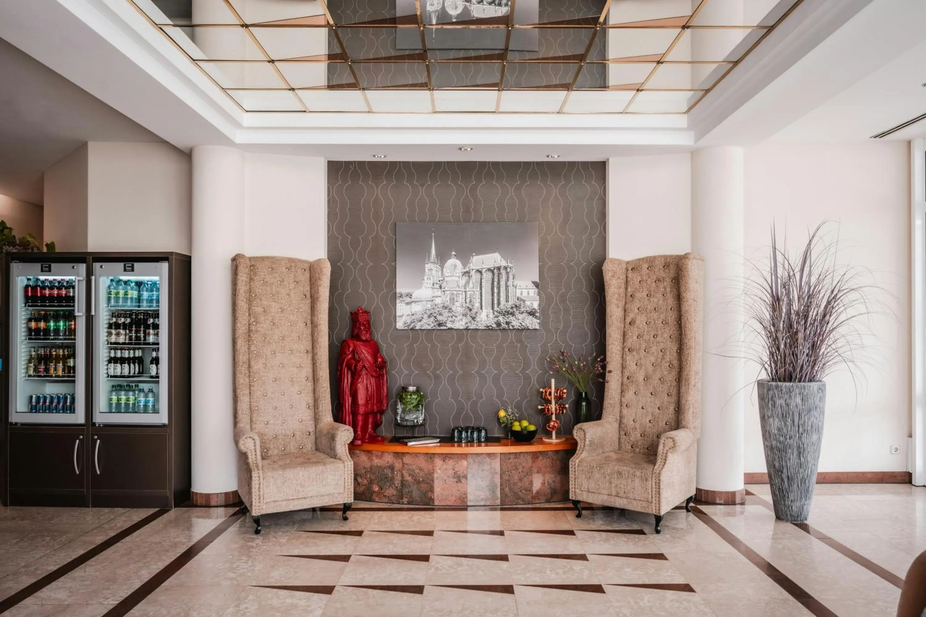 Lounge or bar in Leonardo Hotel Aachen