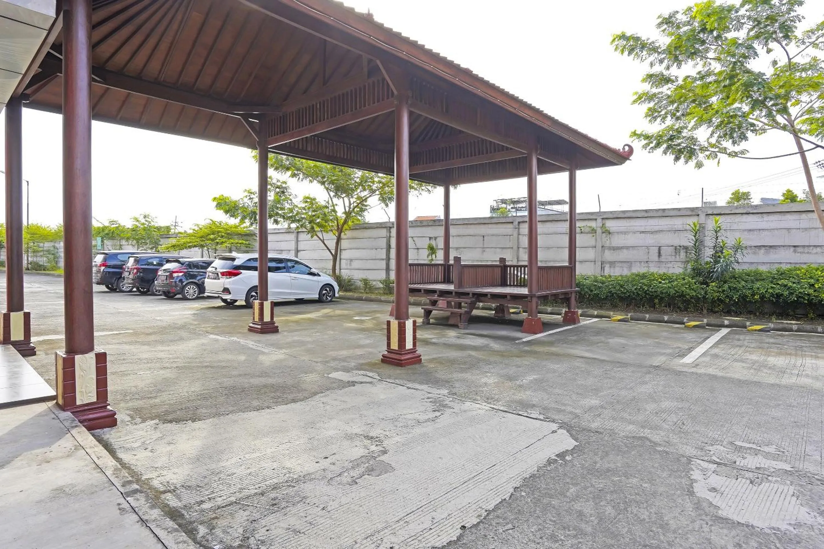 Facade/entrance in Hotel O Pondok Inap Shofwa 2