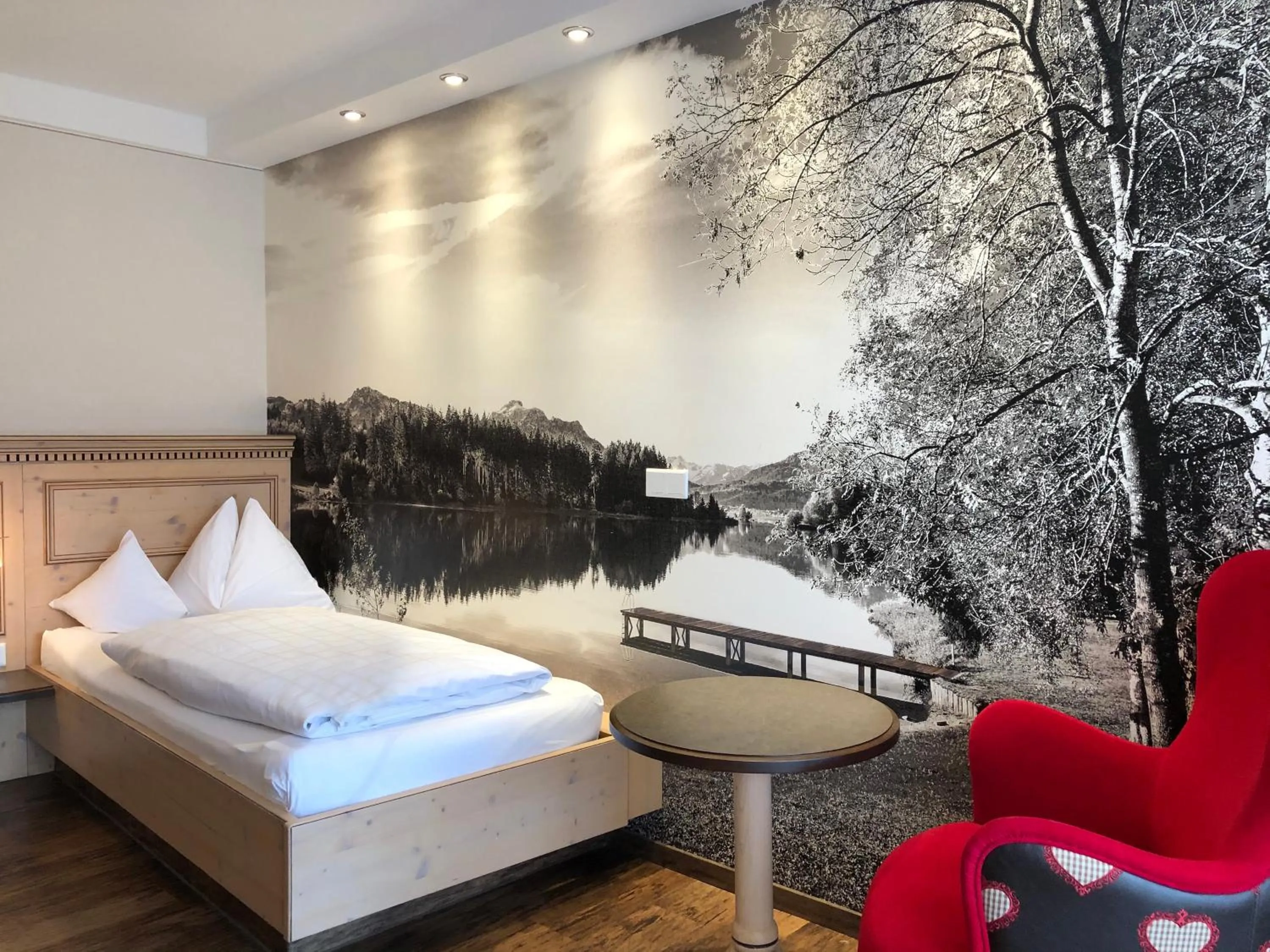 Photo of the whole room, Bed in Hotel Sommer-Haus am See