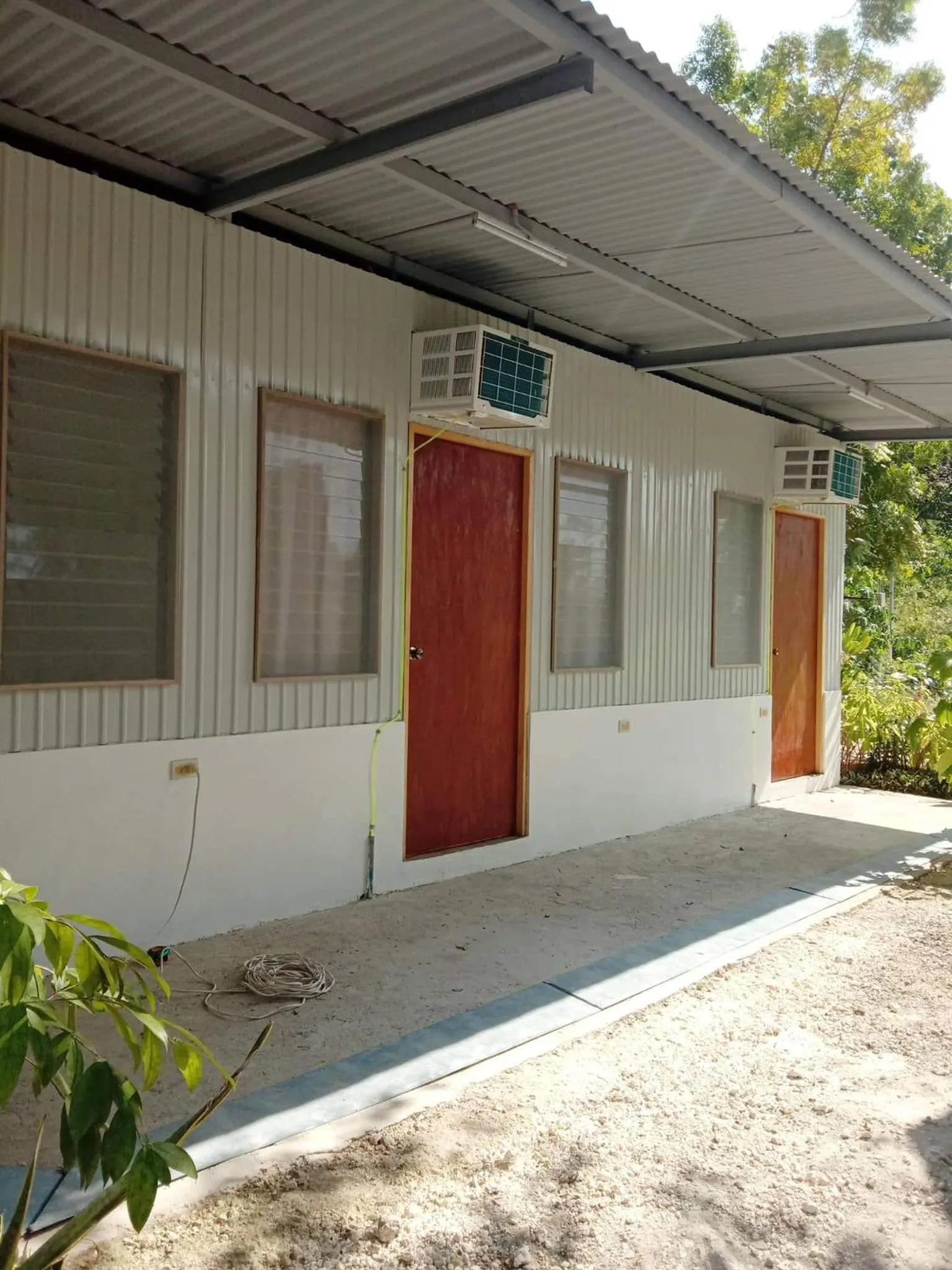 LR Hostel and Cafe