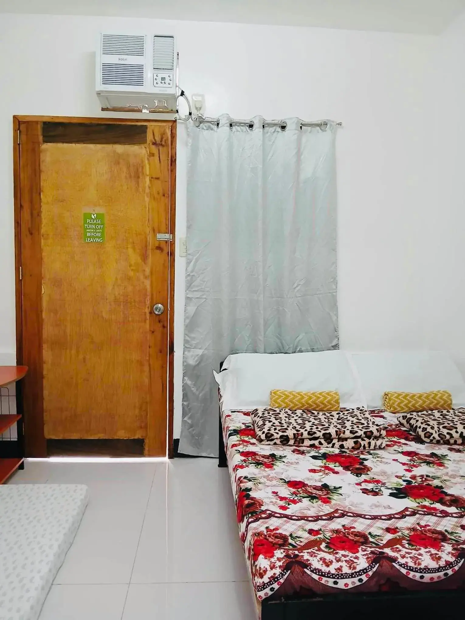Double or Twin Room with Private Bathroom in LR Hostel and Cafe Double or Twin Room with Private Bathroom in LR Hostel and Cafe