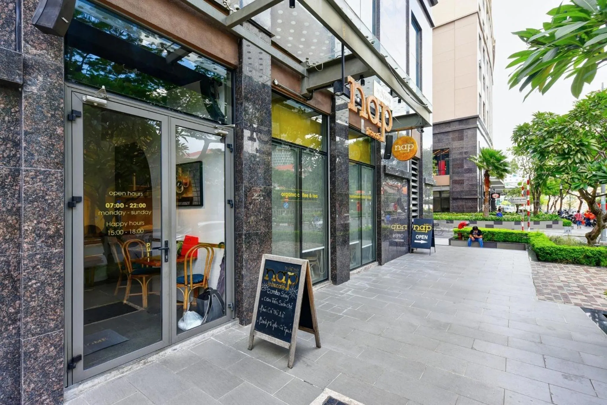 Restaurant/places to eat in S Lux Apartment