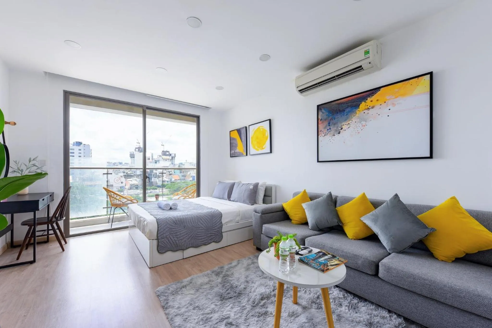 Photo of the whole room in S Lux Apartment