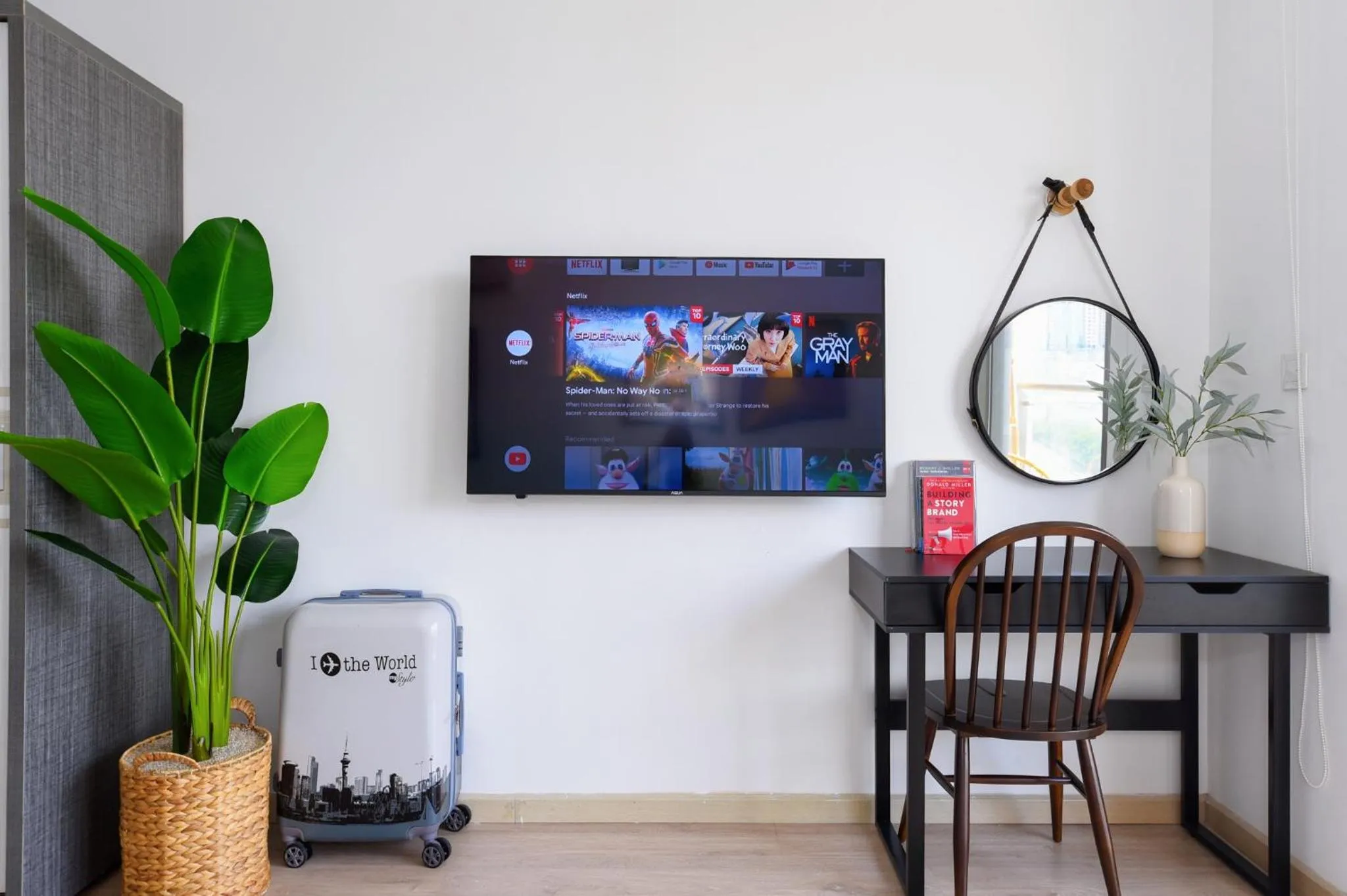 TV and multimedia in S Lux Apartment