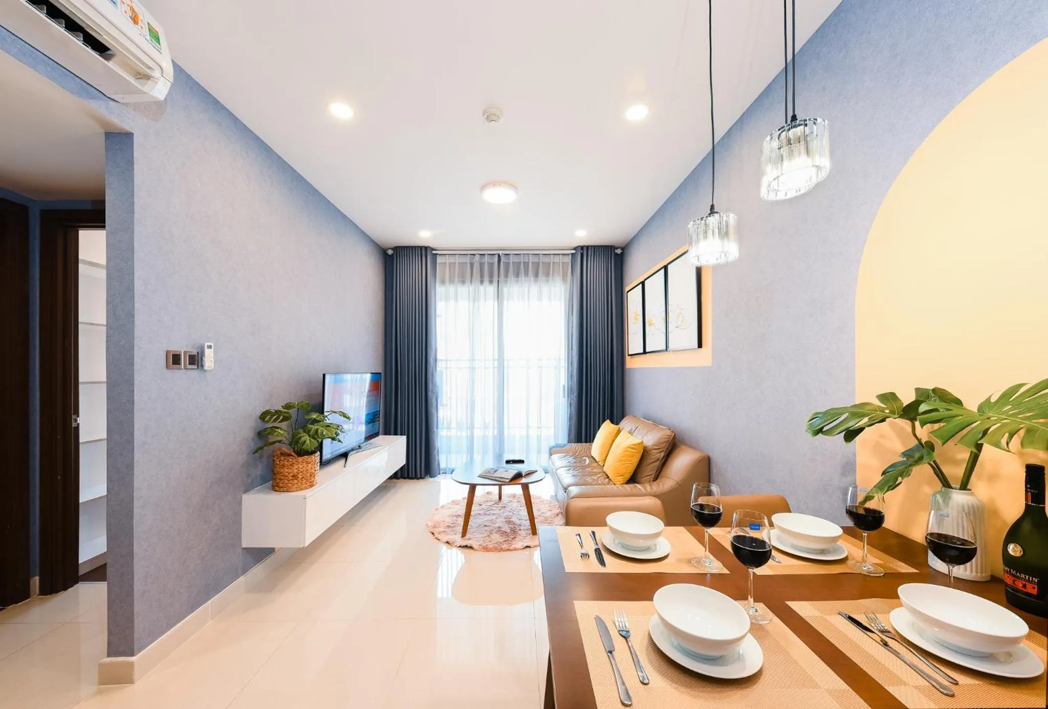 TV and multimedia in S Lux Apartment