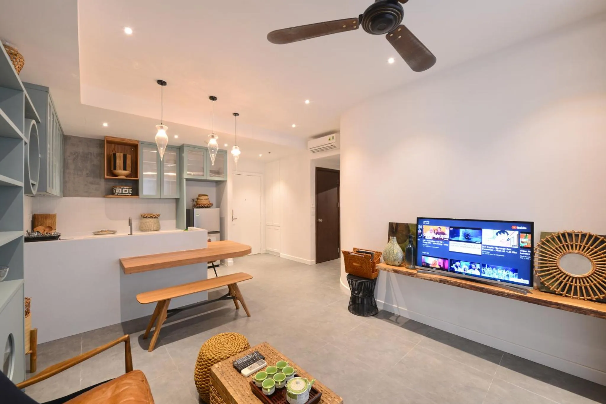 Communal lounge/ TV room in S Lux Apartment