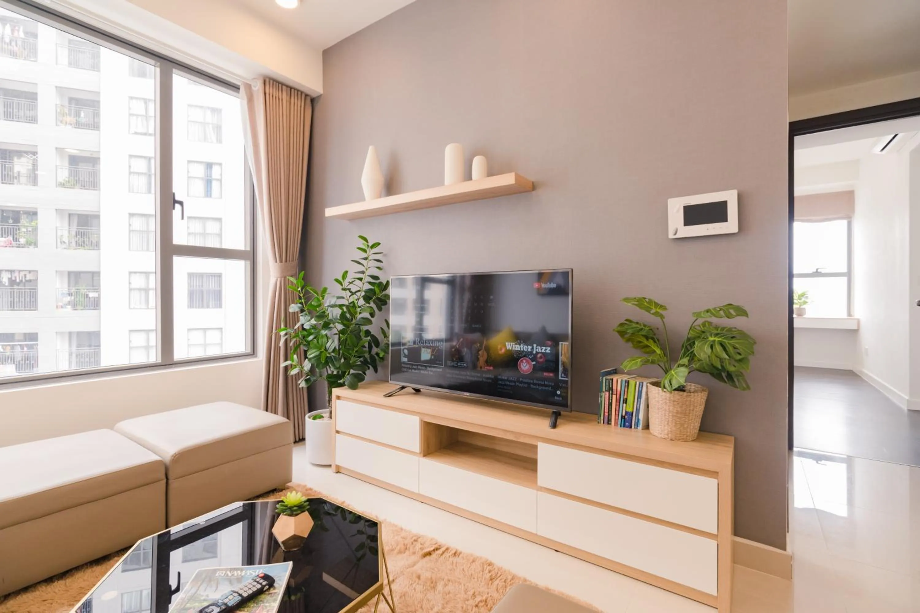 Communal lounge/ TV room, Bed in S Lux Apartment