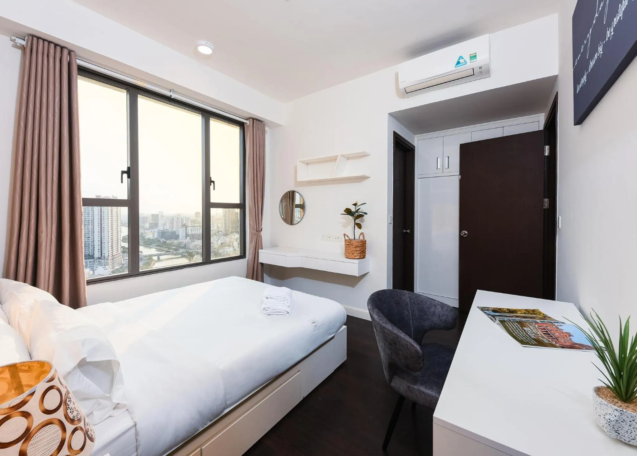 Bedroom, Bed in S Lux Apartment