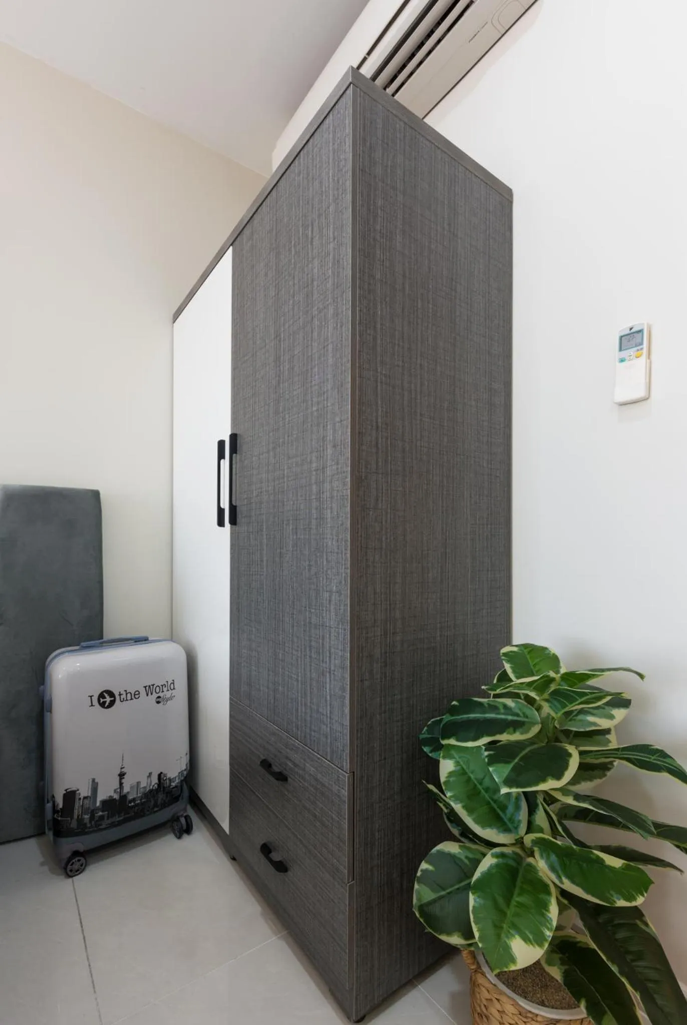 wardrobe in S Lux Apartment