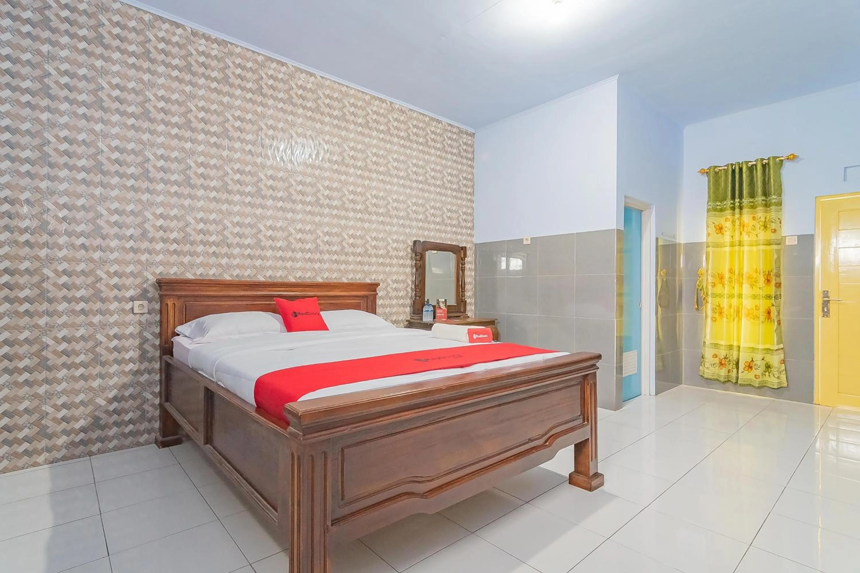 Bed in RedDoorz Syariah @ Tambak Mekar Street Subang