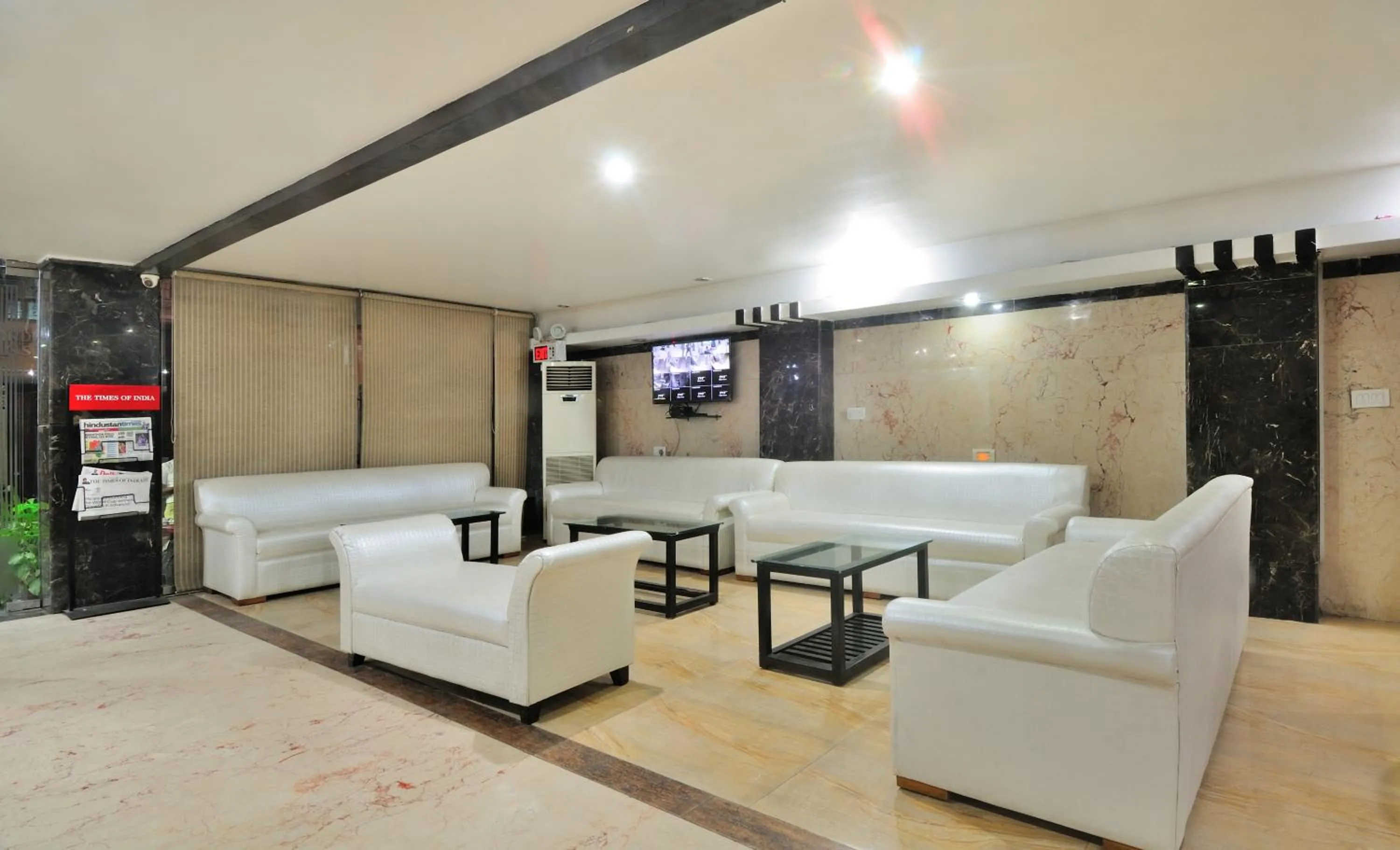 Seating area in THE BONLON INN-NEAR BLK HOSPITAL