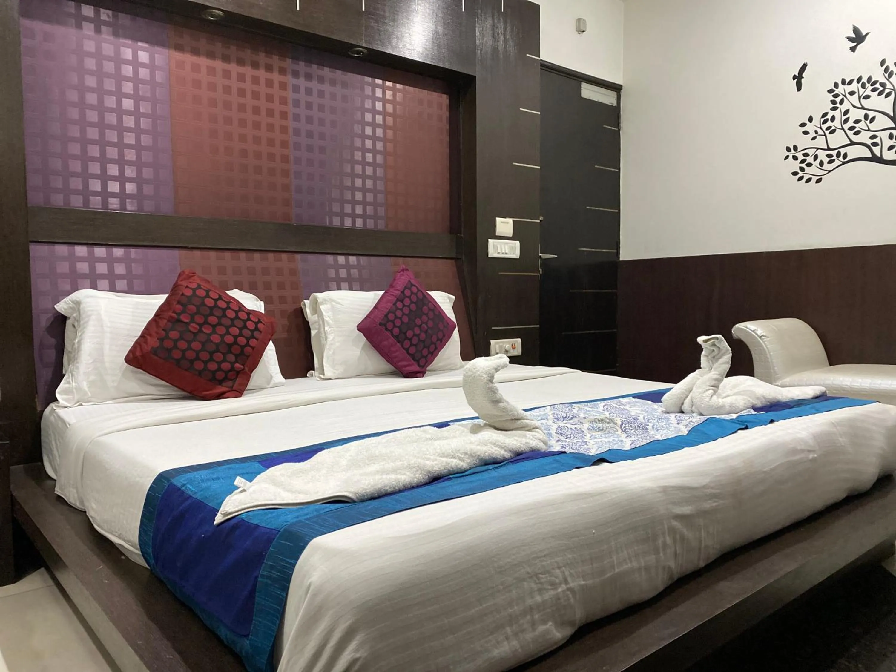 Deluxe Family Room in THE BONLON INN-NEAR BLK HOSPITAL
