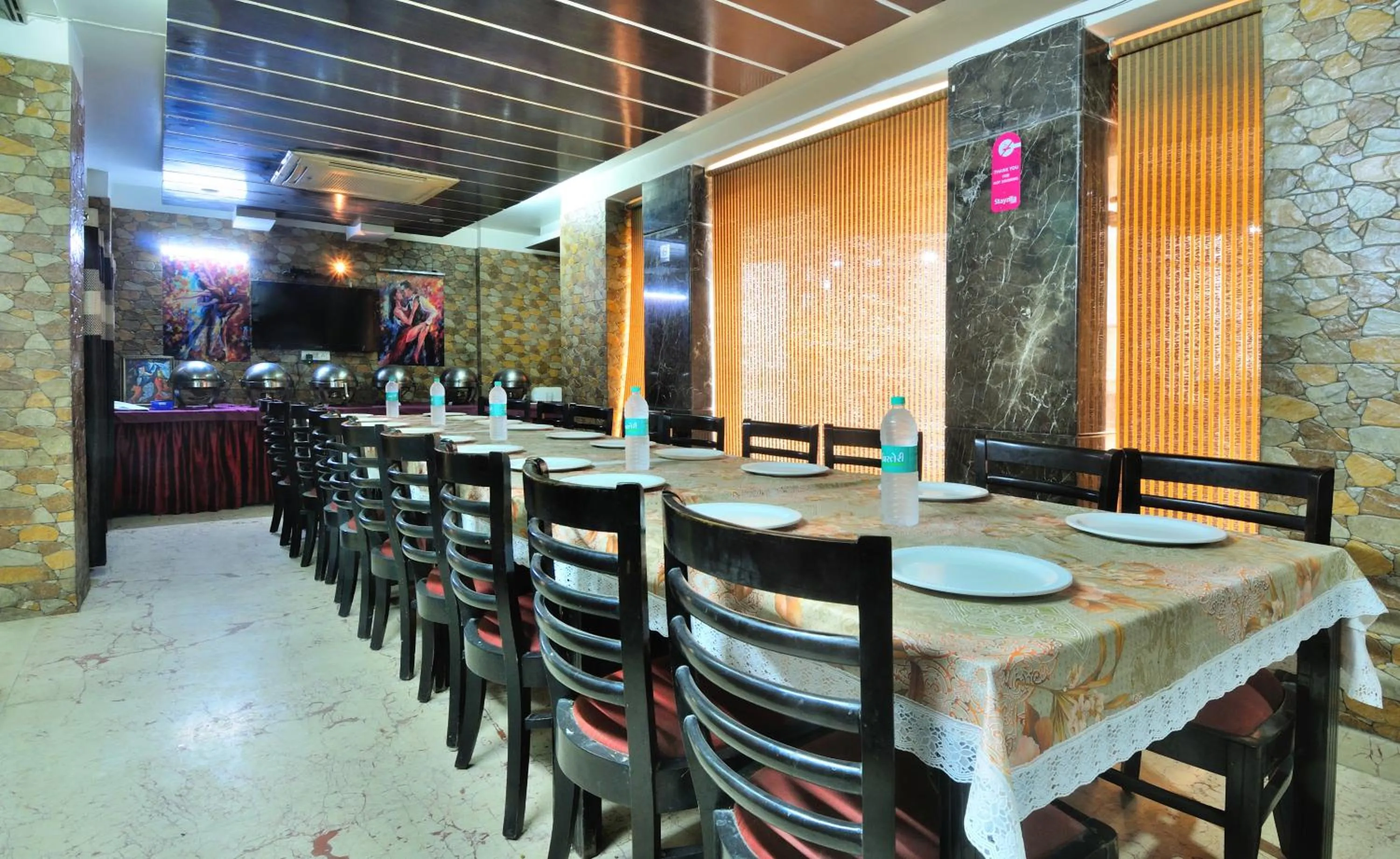 Restaurant/places to eat in THE BONLON INN-NEAR BLK HOSPITAL
