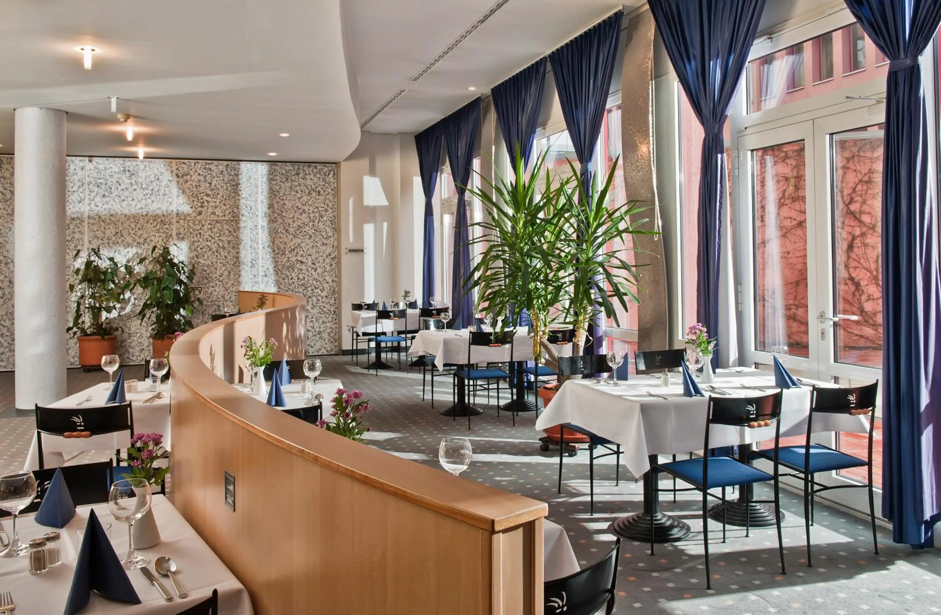 Restaurant/places to eat in TRYP by Wyndham Halle