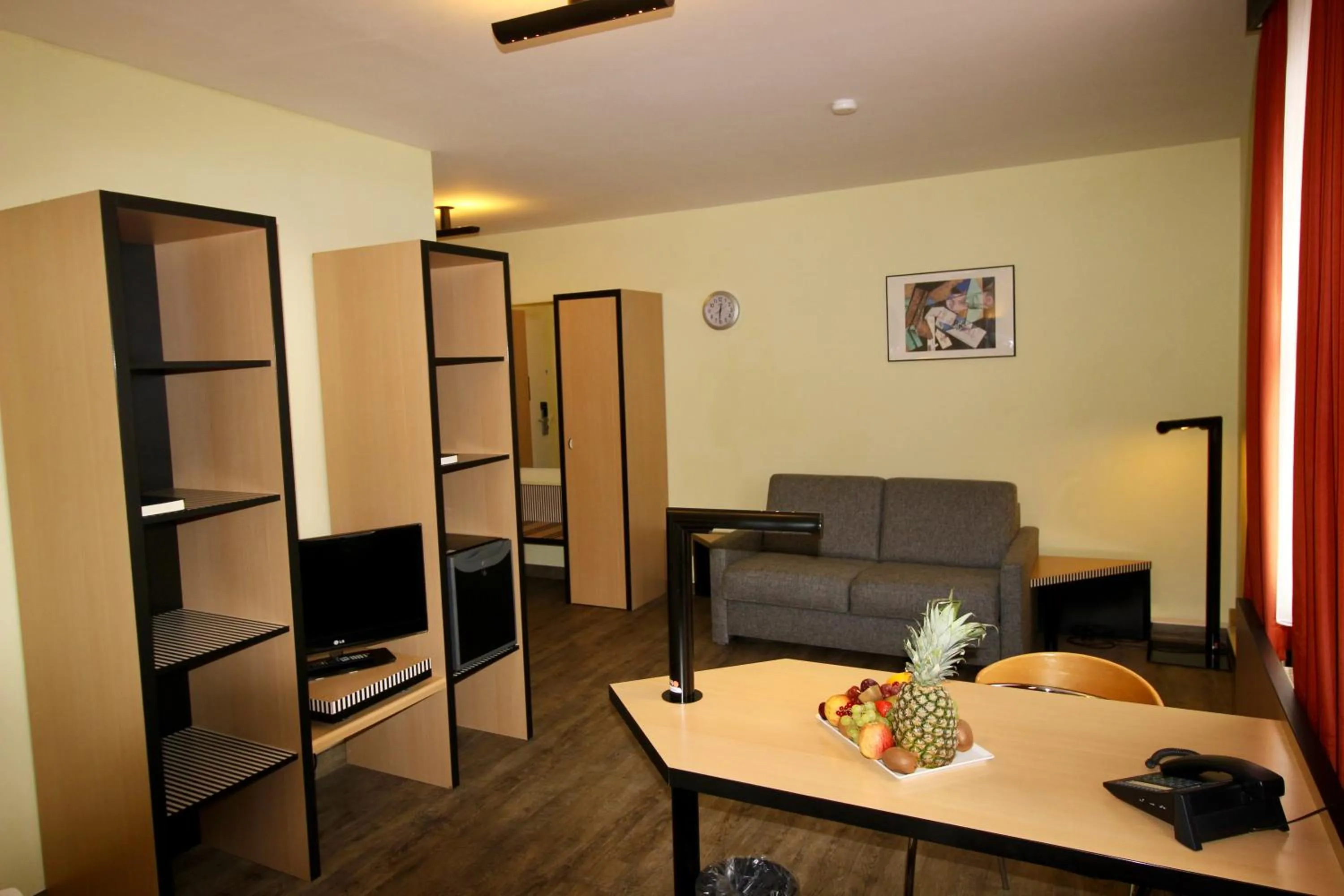 Photo of the whole room in TRYP by Wyndham Halle