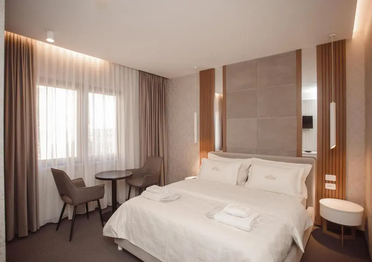 Deluxe Double Room in Hotel Chicago Deluxe Double Room in Hotel Chicago