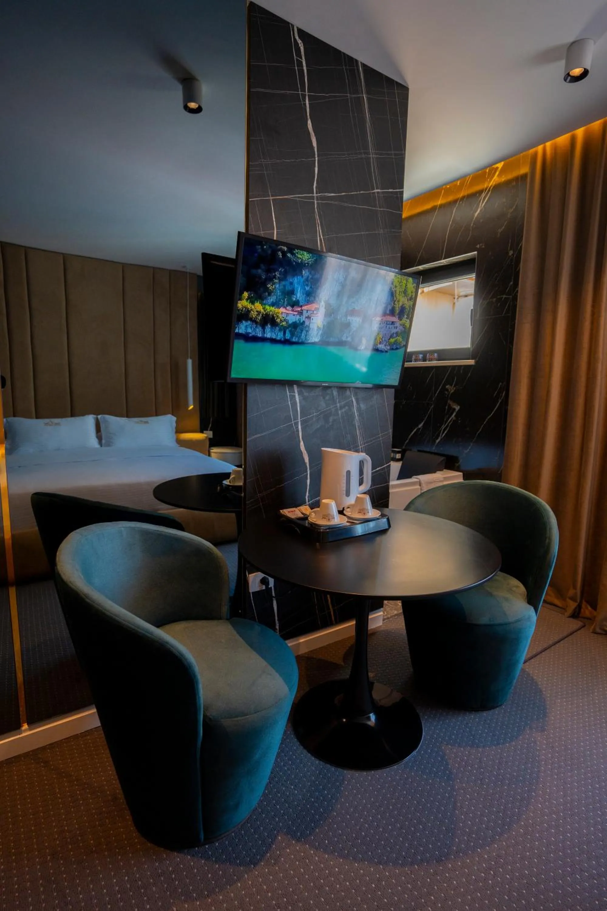 Seating area in Hotel Chicago