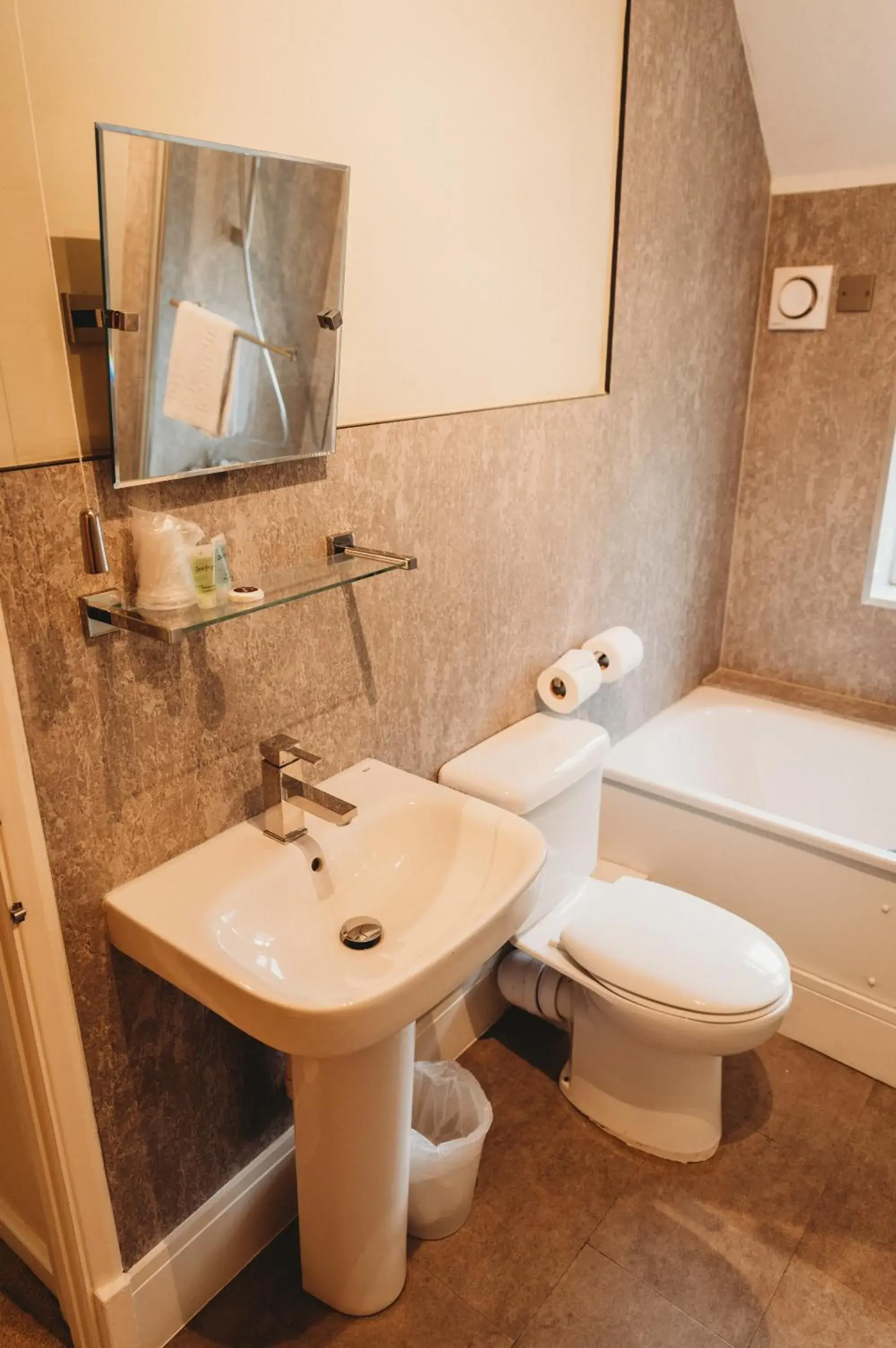 The White Lion Inn The White Lion Inn