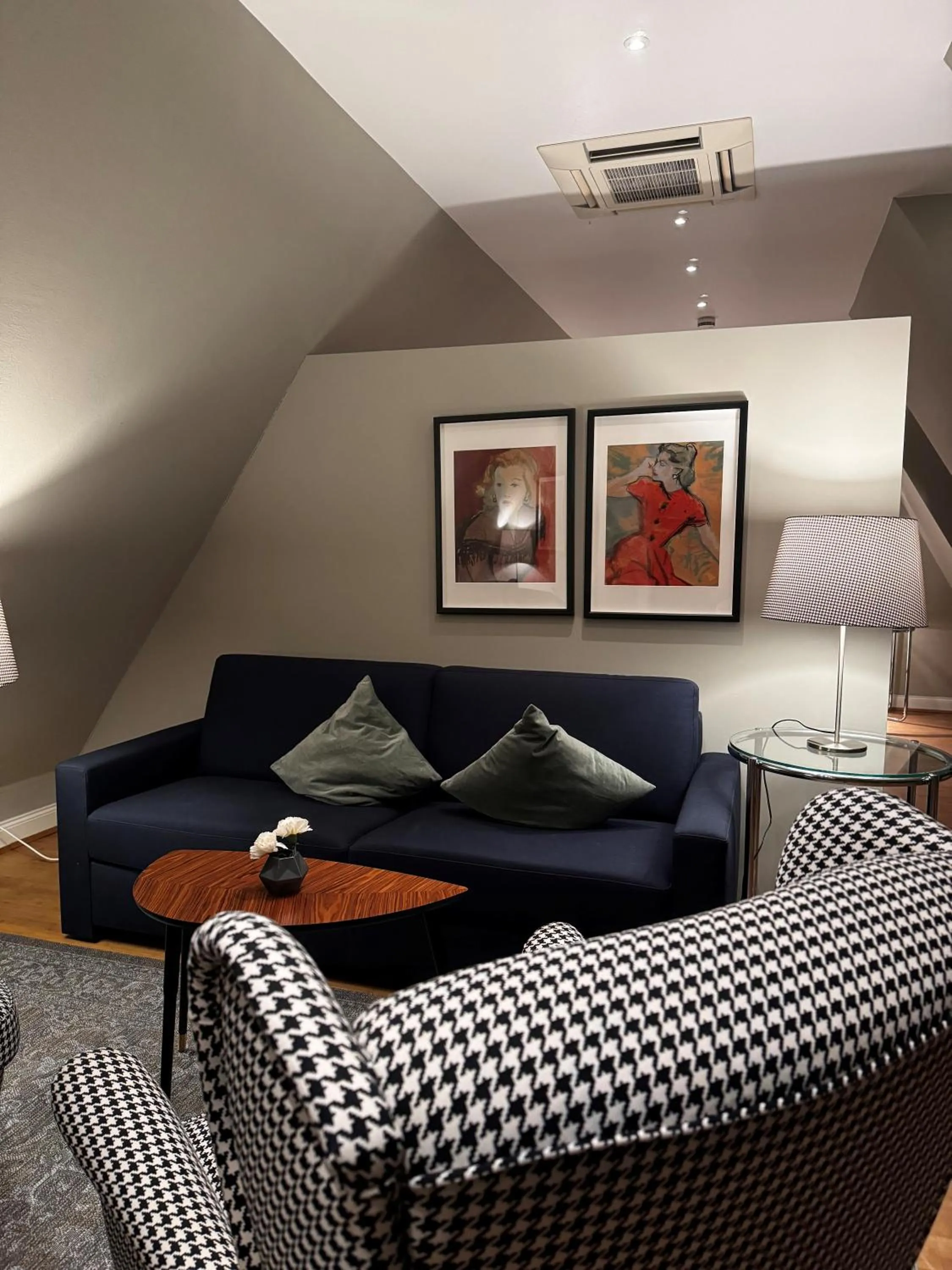 Seating area in Hotel Zur Alten Brücke