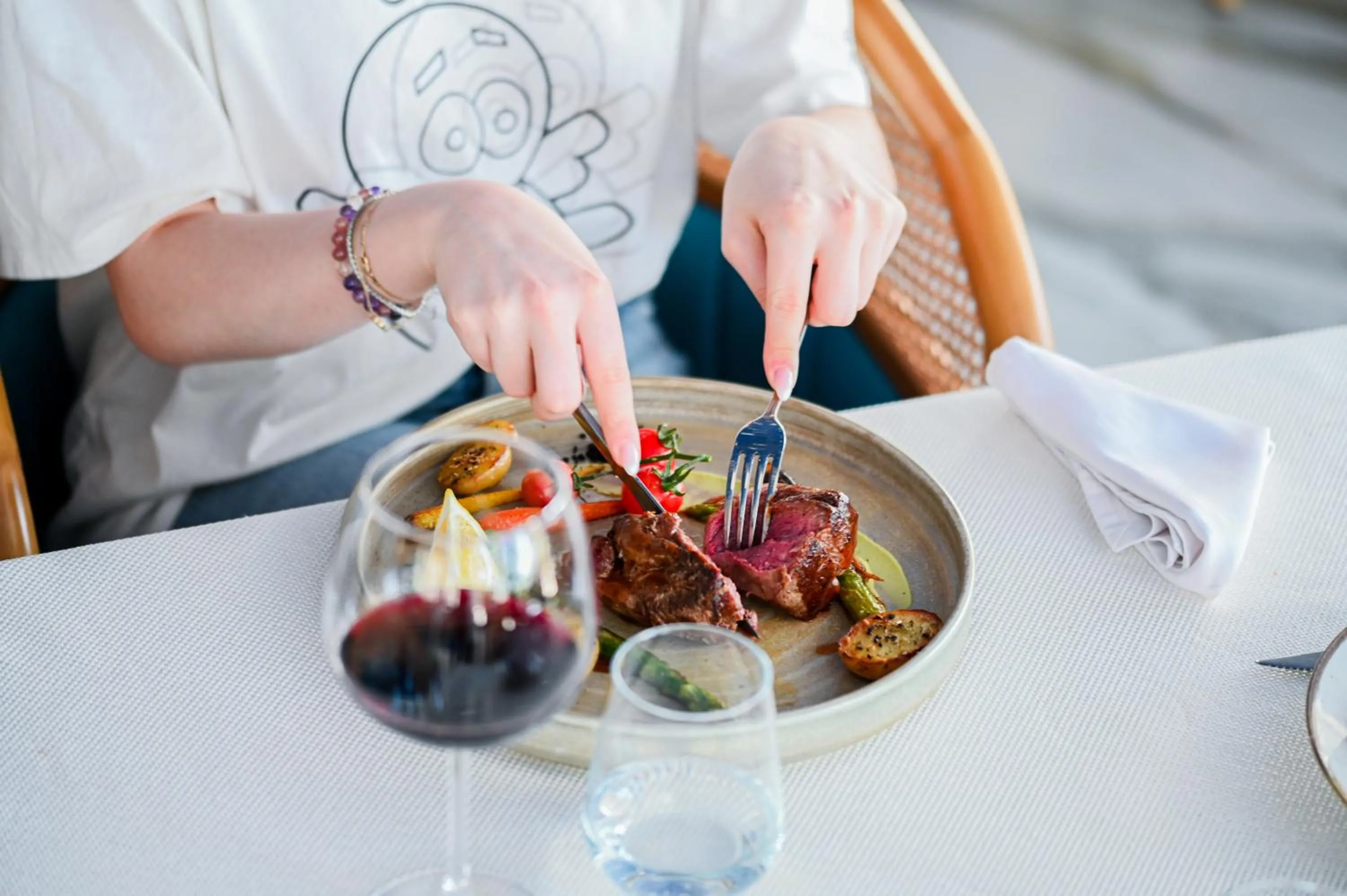 Restaurant/places to eat in Royal G Max