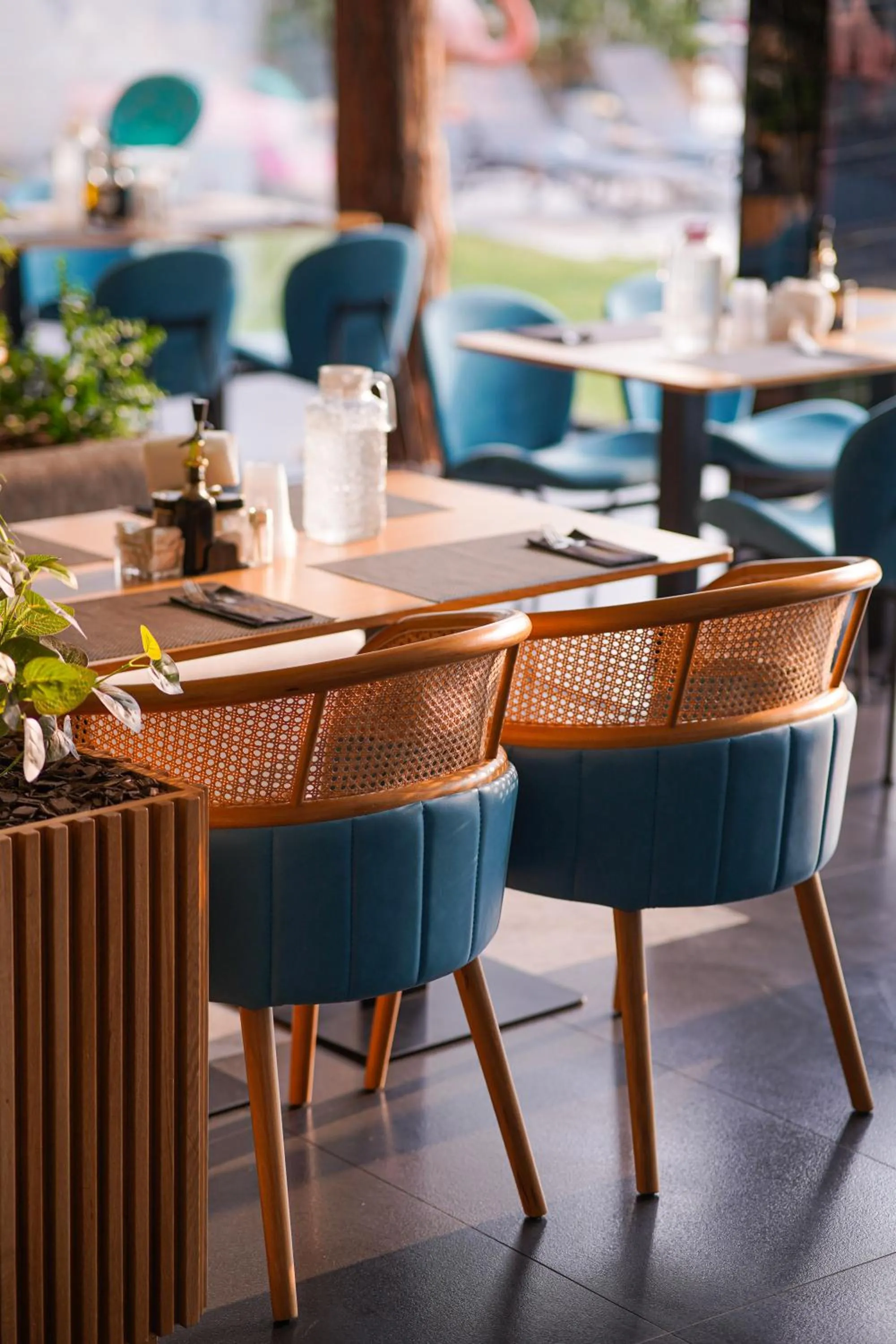 Restaurant/places to eat in Royal G Max