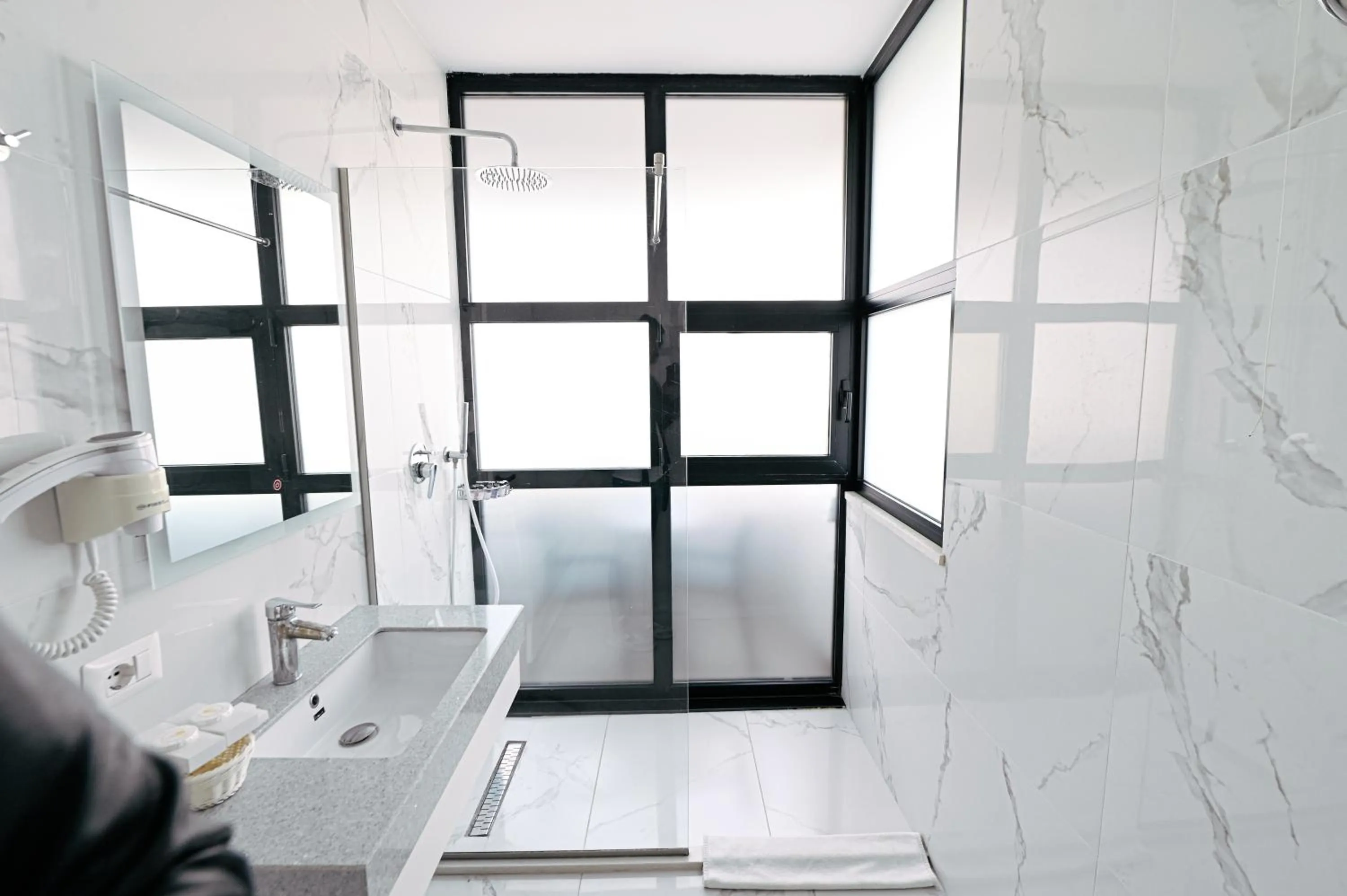Shower in Royal G Max