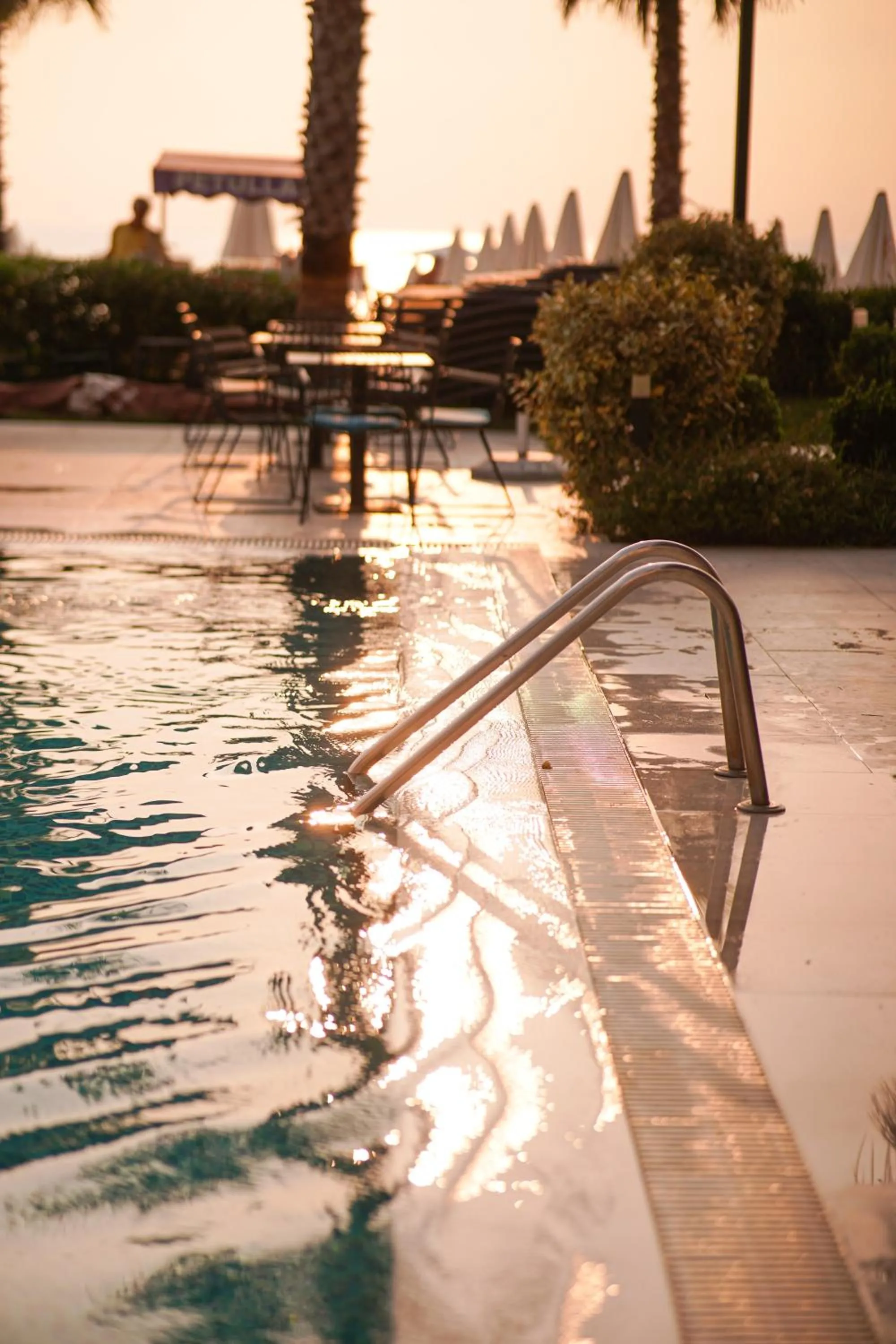 Swimming pool in Royal G Max