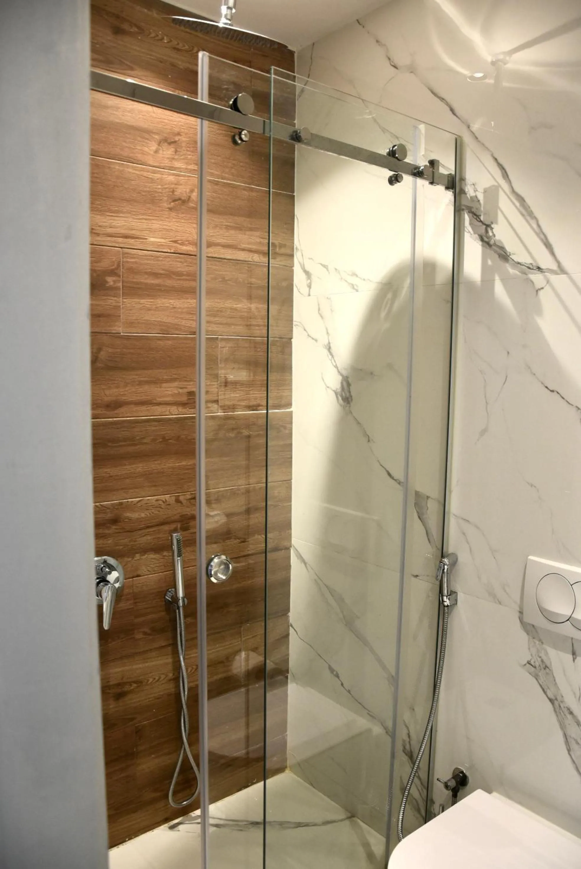 Shower in Royal G Max