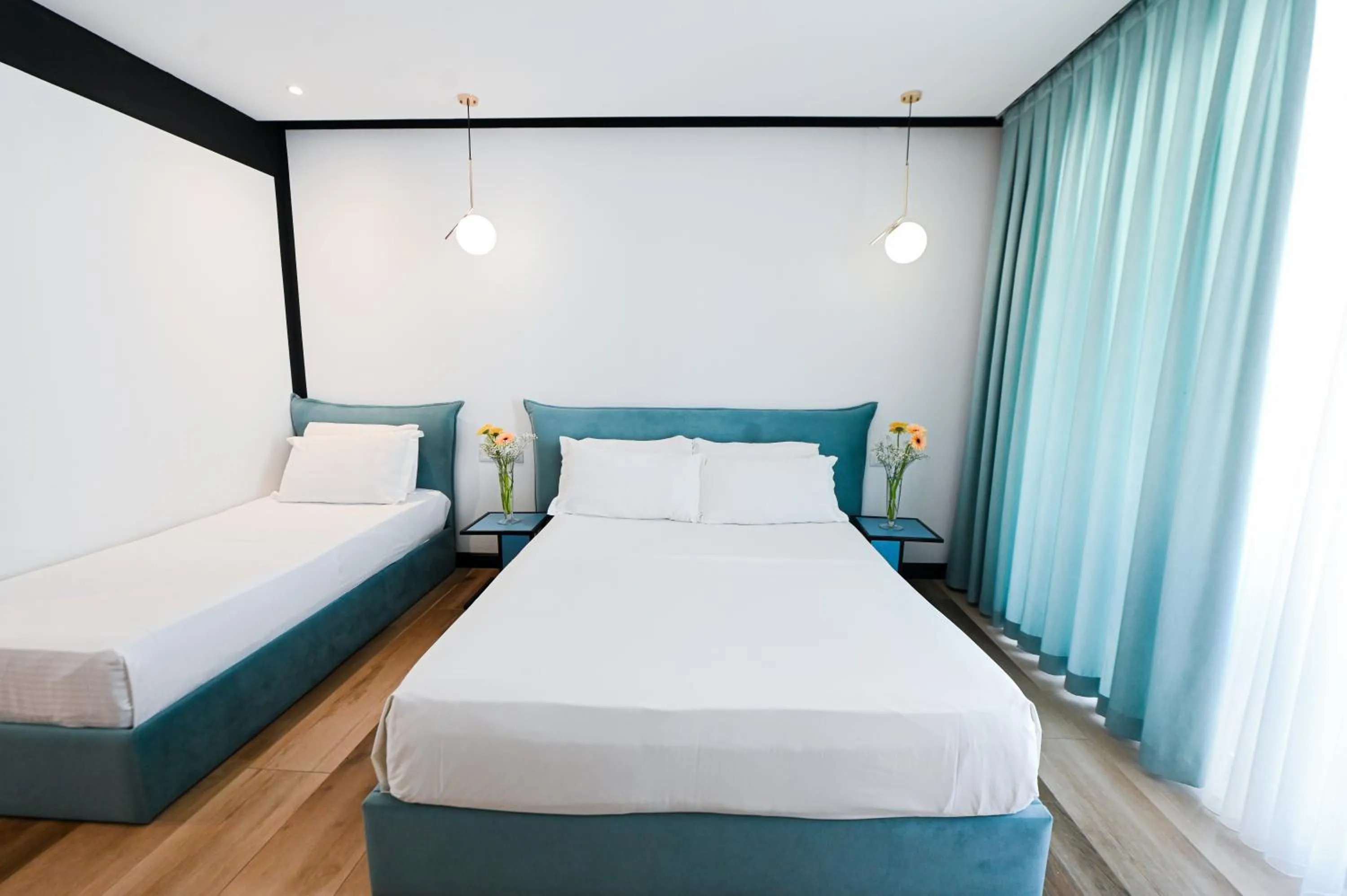 Photo of the whole room, Bed in Royal G Max