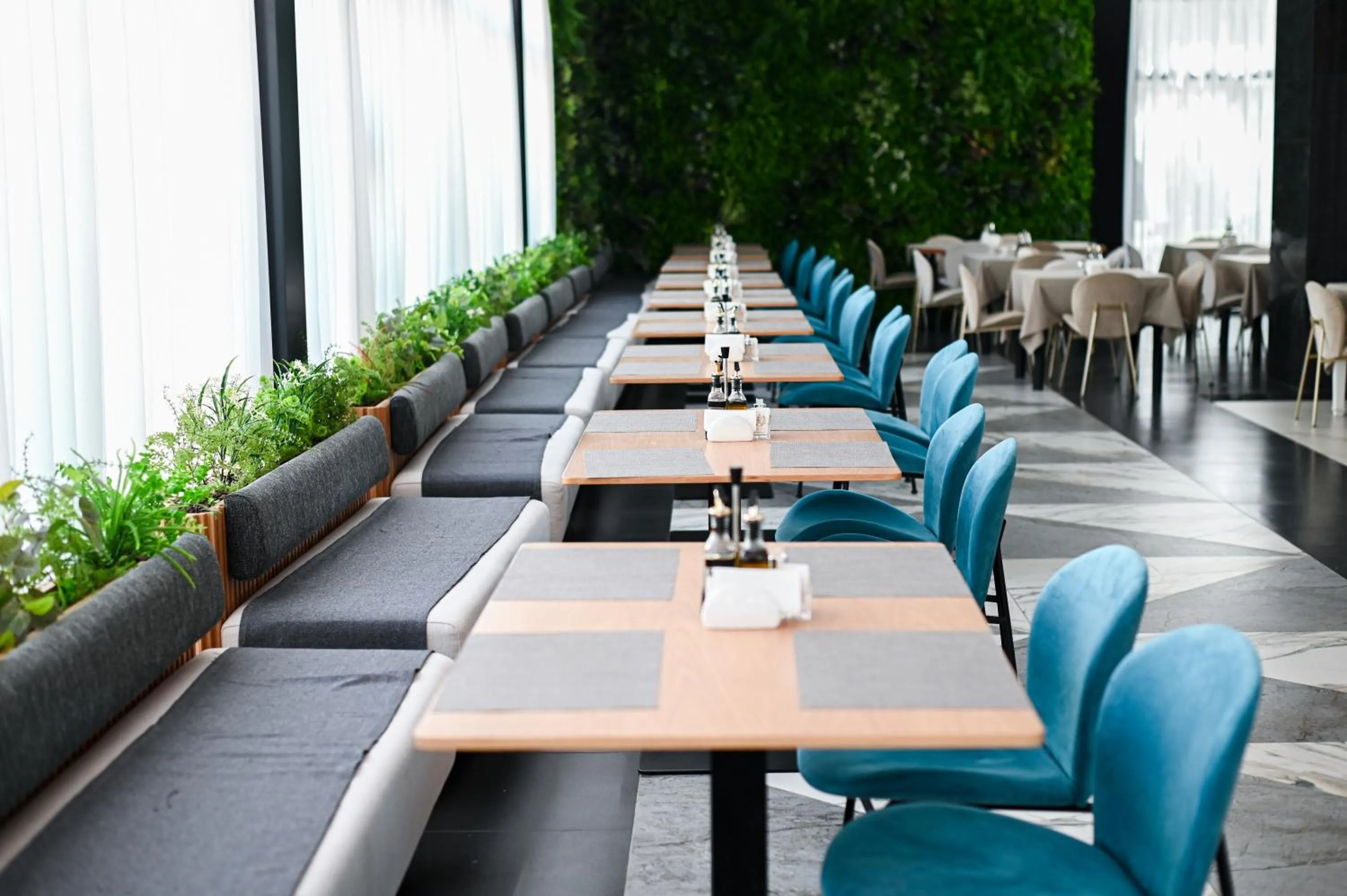 Restaurant/places to eat in Royal G Max
