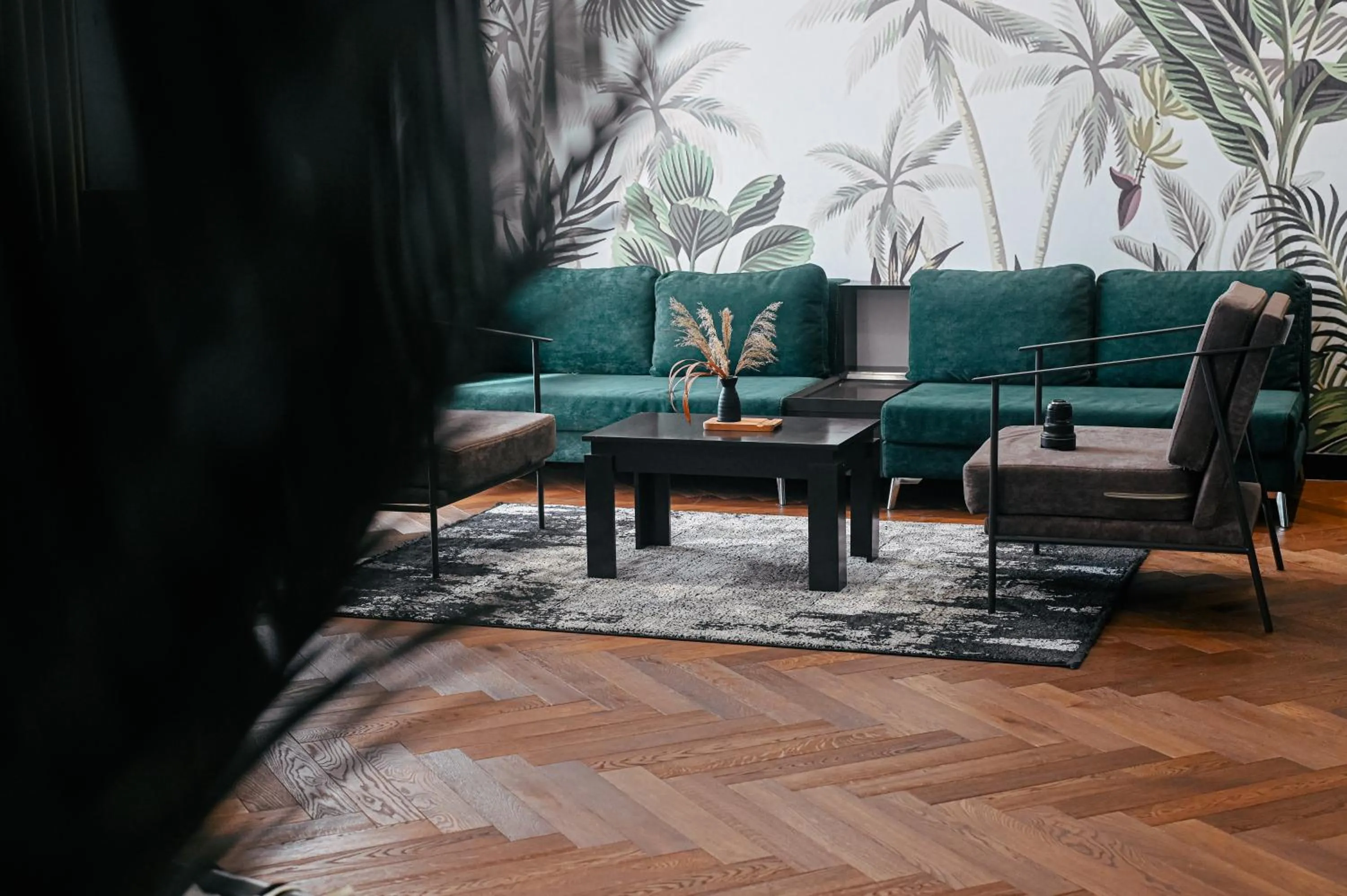 Seating area in Royal G Max
