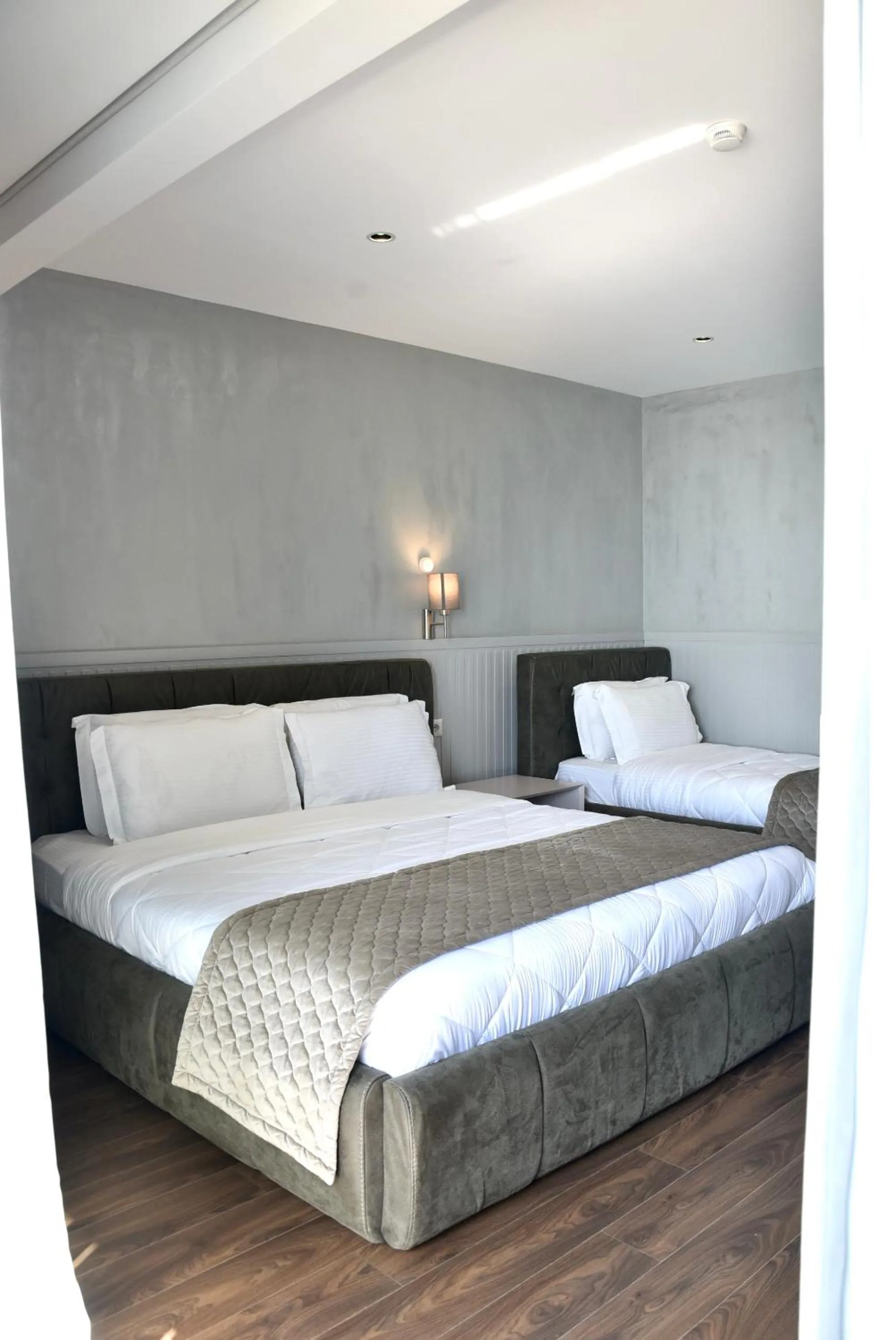Photo of the whole room, Bed in Royal G Max