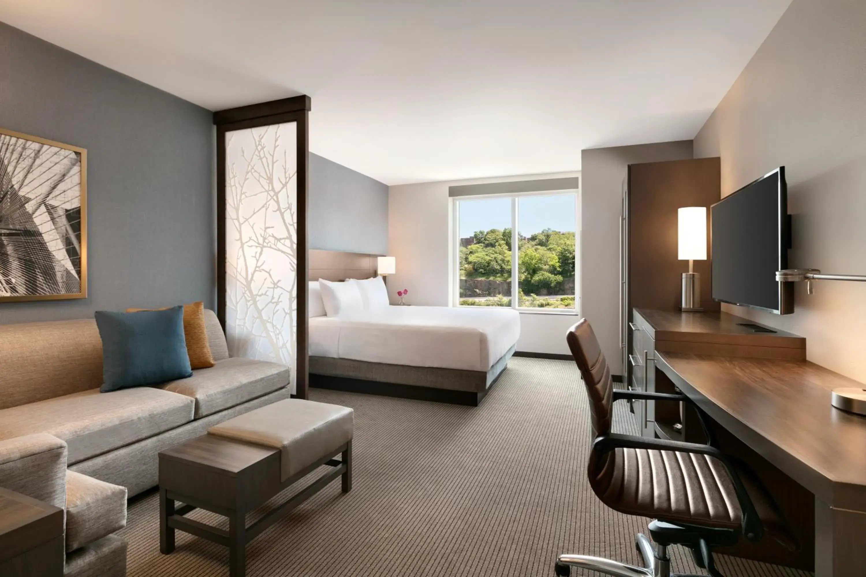 TV and multimedia, Bed in Hyatt Place Fort Lee/George Washington Bridge TV and multimedia, Bed in Hyatt Place Fort Lee/George Washington Bridge