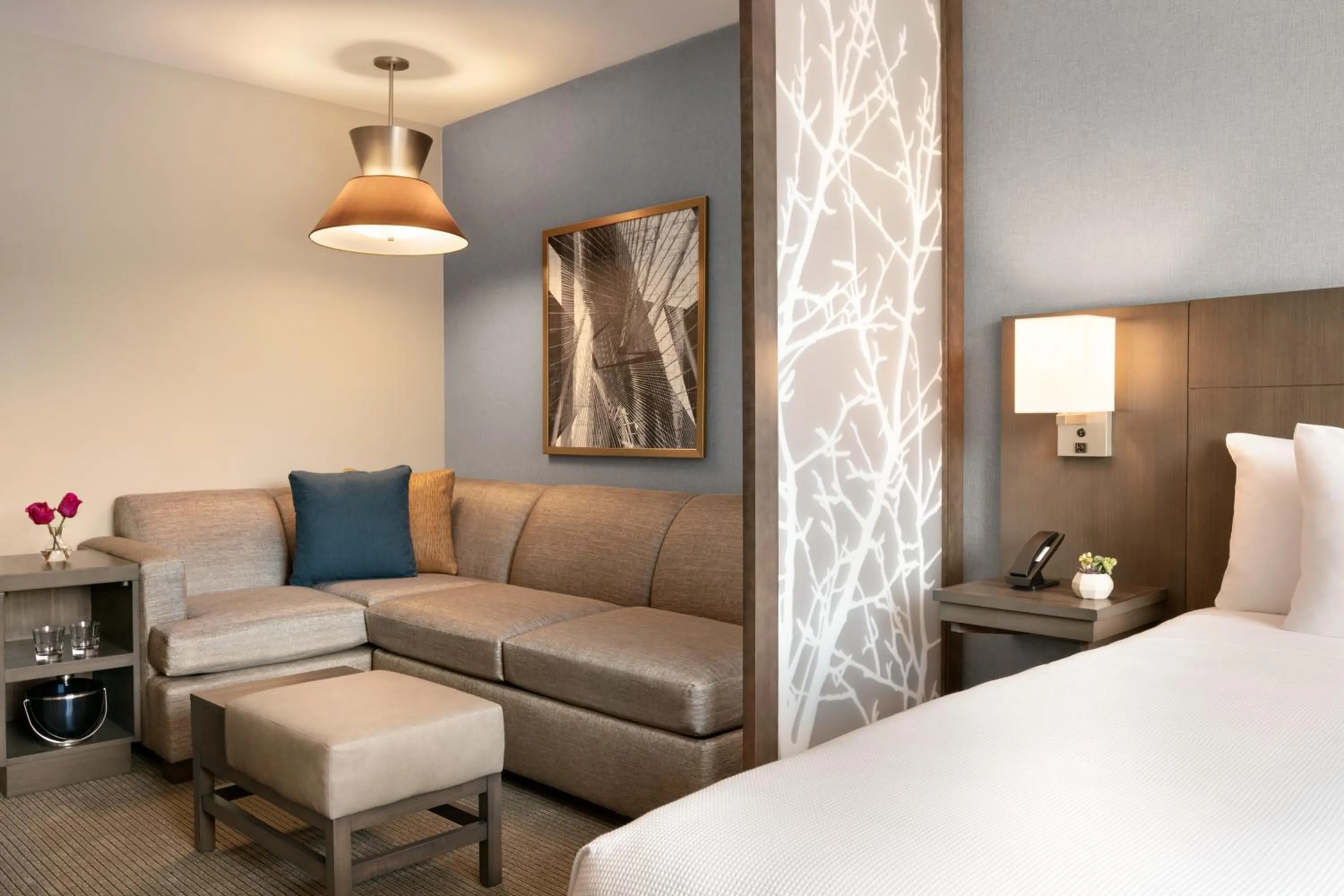 Seating area, Bed in Hyatt Place Fort Lee/George Washington Bridge